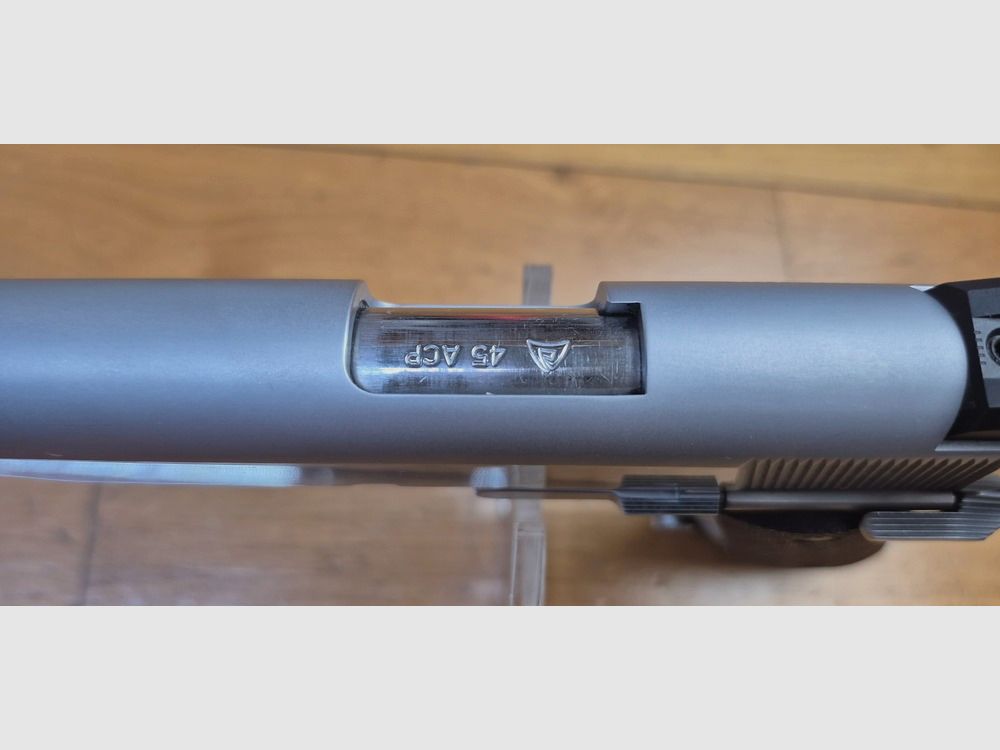 DEPOSITVERKAUF – Wunderschöne und seltene halbautomatische Pistole ACW „Alchemy 1911“ – Modell Prime Carry in Hard Chrome-Finish – Magischer Lauf in 4,25 Zoll – Kal. .45 ACP – Waffe von 2023/2024 in Spitzenfinish – Sehr wenig geschossen – Seltene Gelegenheit für eine absolut außergewöhnliche 1911 – 2. Magazin – Eine der wenigen aktuellen Fertigungen, die Bestand haben wird – Zustand mehr als ausgezeichnet, quasi neu – Super Waffe und absoluter Sammler – TBE+++, Bild 14 von 27