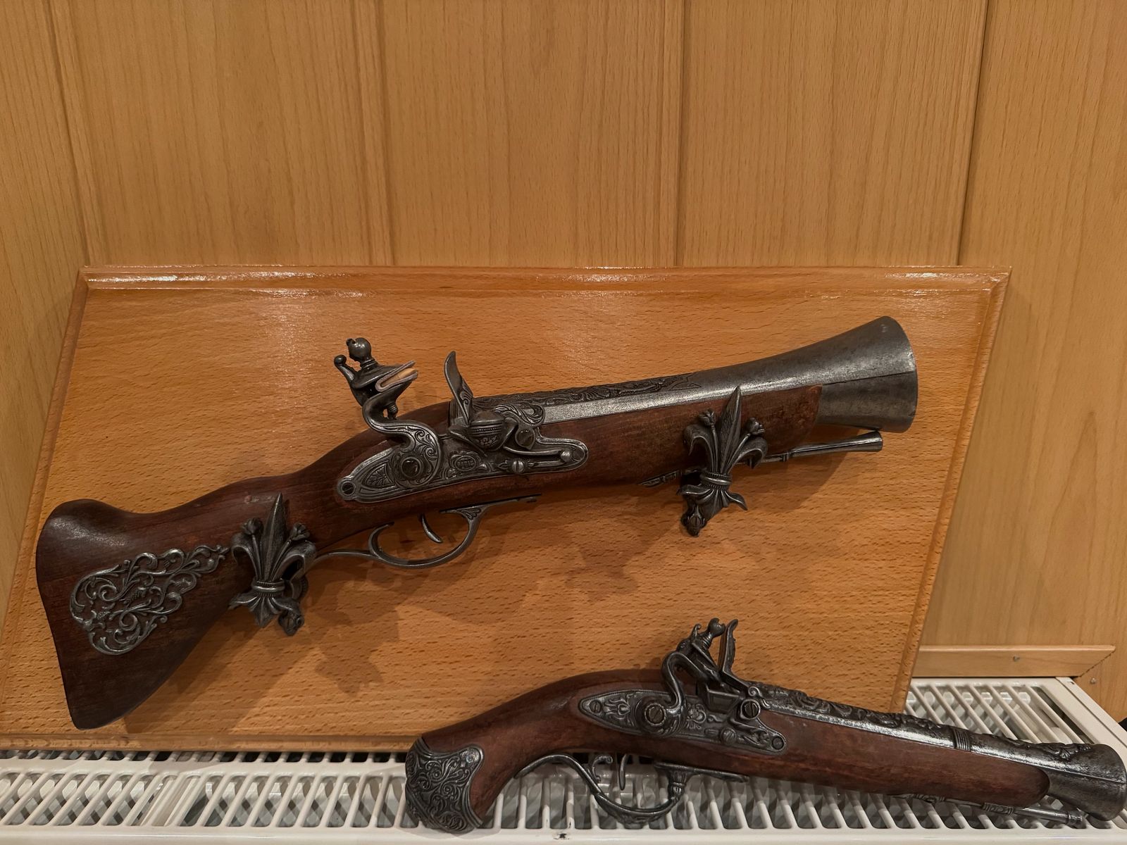 flintlock pistols, image 1 of 6