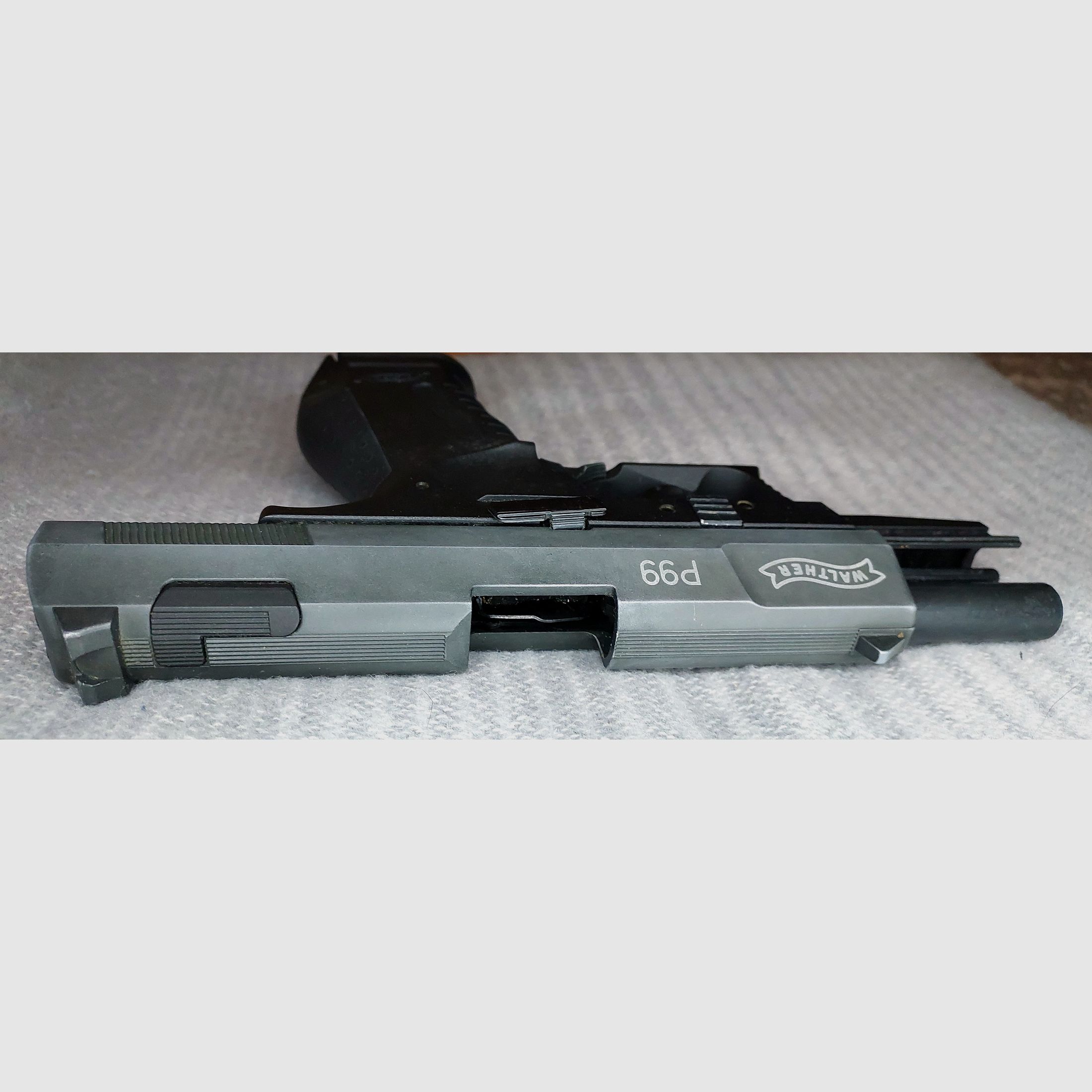 Walther P99 Schreckschuss Pistole 9mm P.A.K. (PTB 762) mit Multiabschussbecher