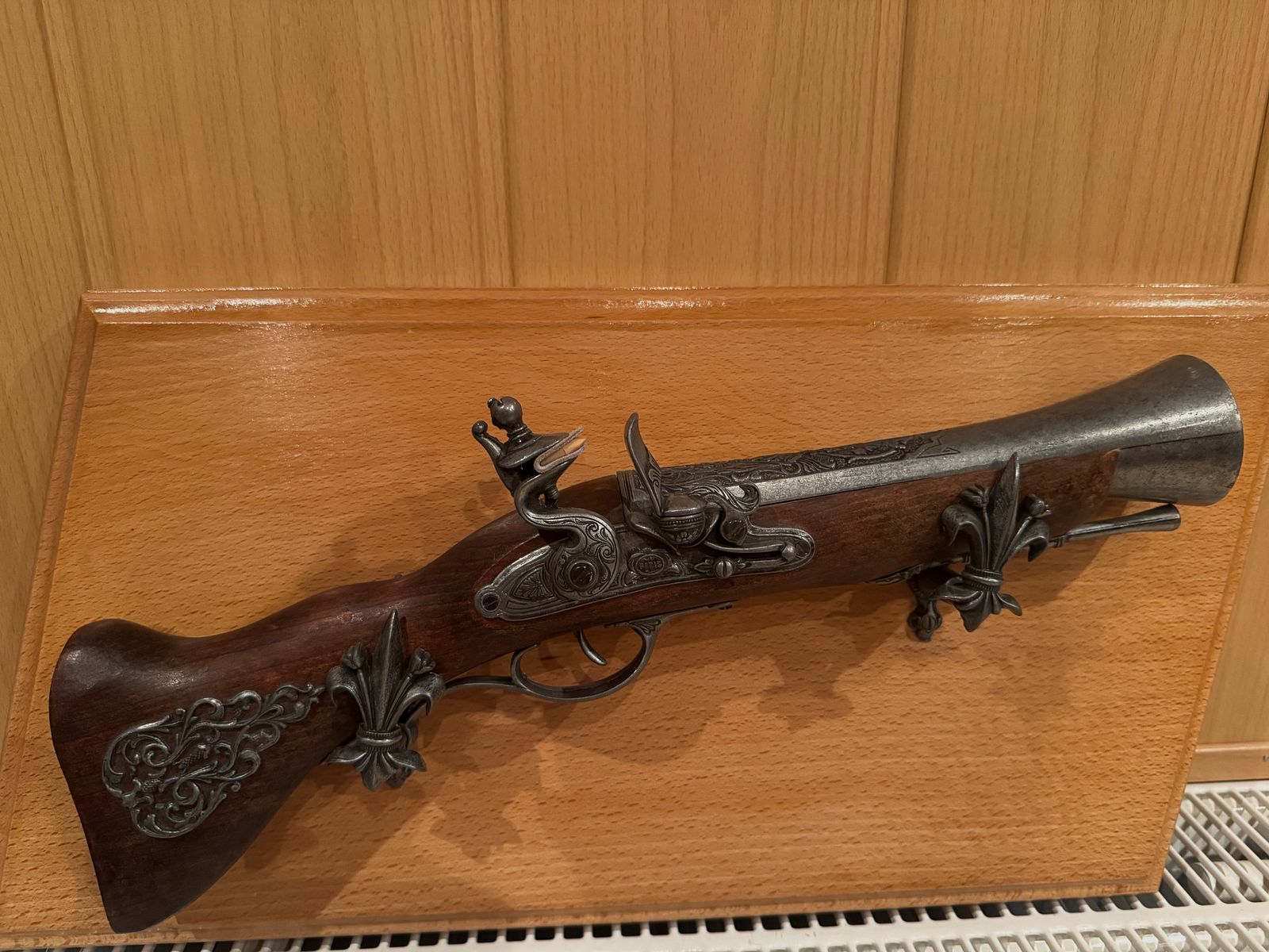flintlock pistols, image 3 of 6