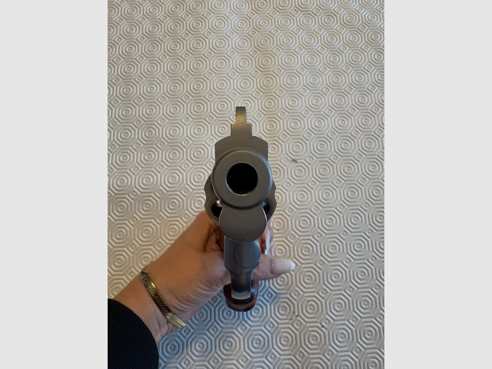 Smith & Wesson Modell 686 – Kaliber .357 Magnum – Lauflänge 2,5” – sehr wenig geschossen (ca. 10 Schuss)