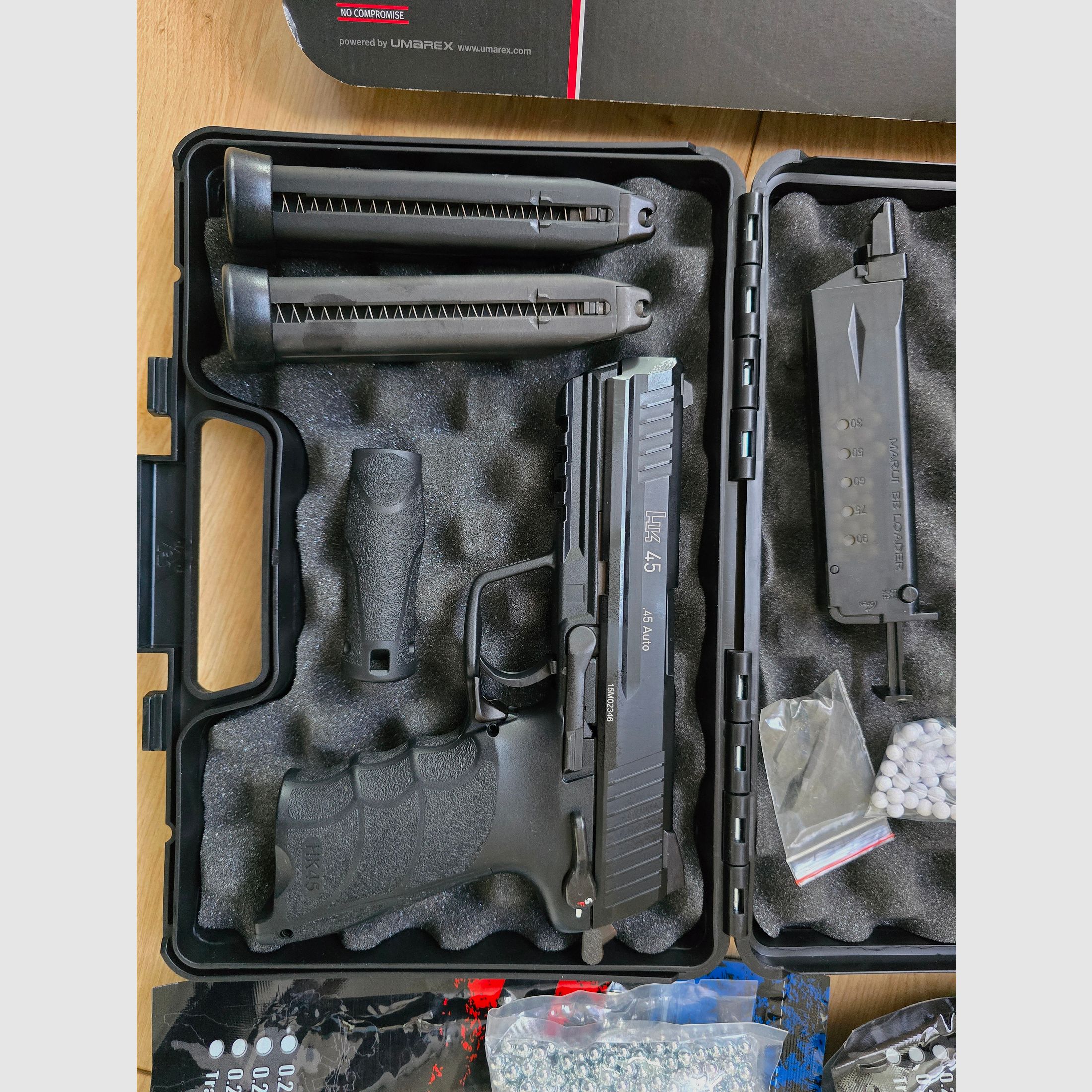 HK 45 Auto Airsoft version métallique avec beaucoup d'accessoires