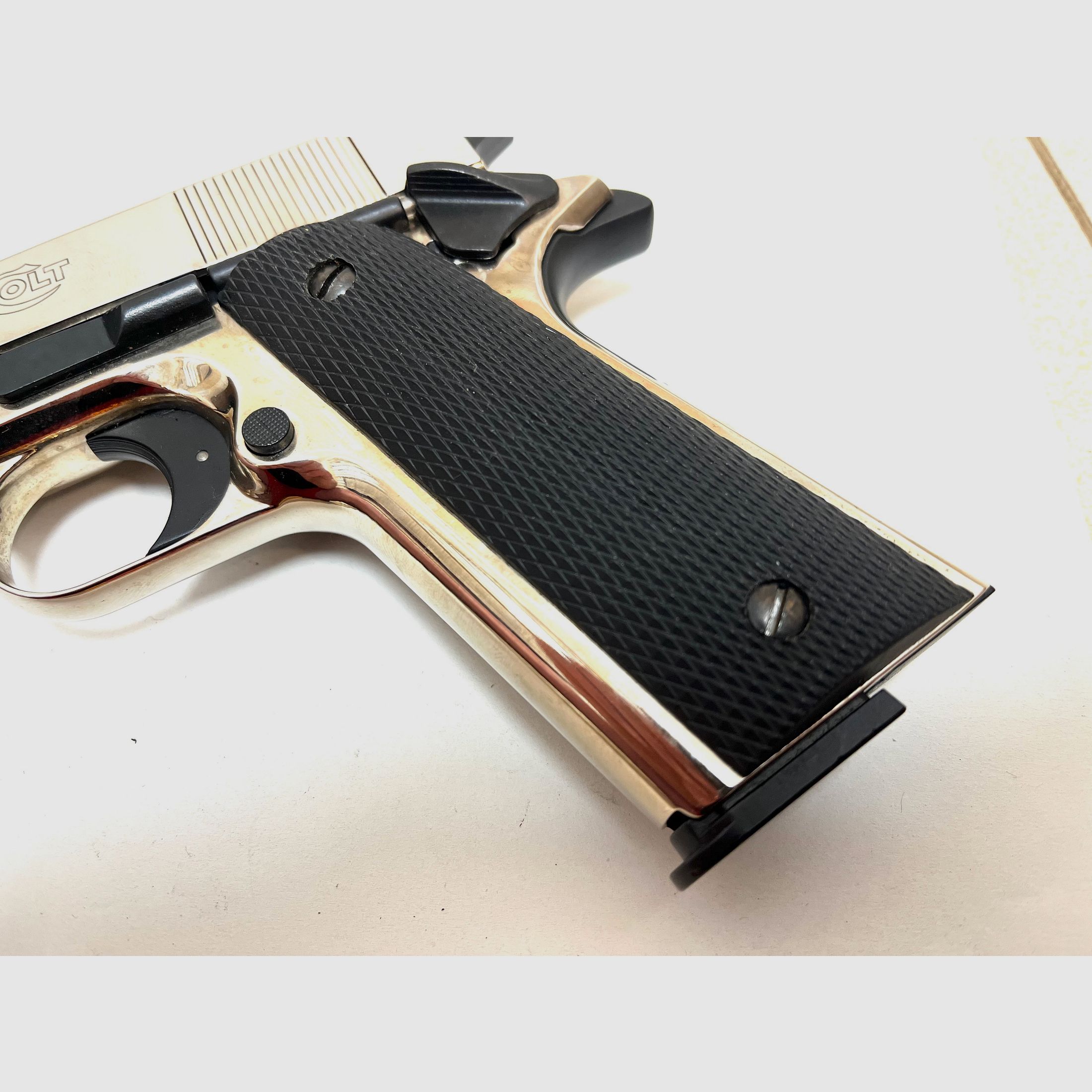 ••• Colt Government 1911 Griffschalen - Kunststoff - original •••