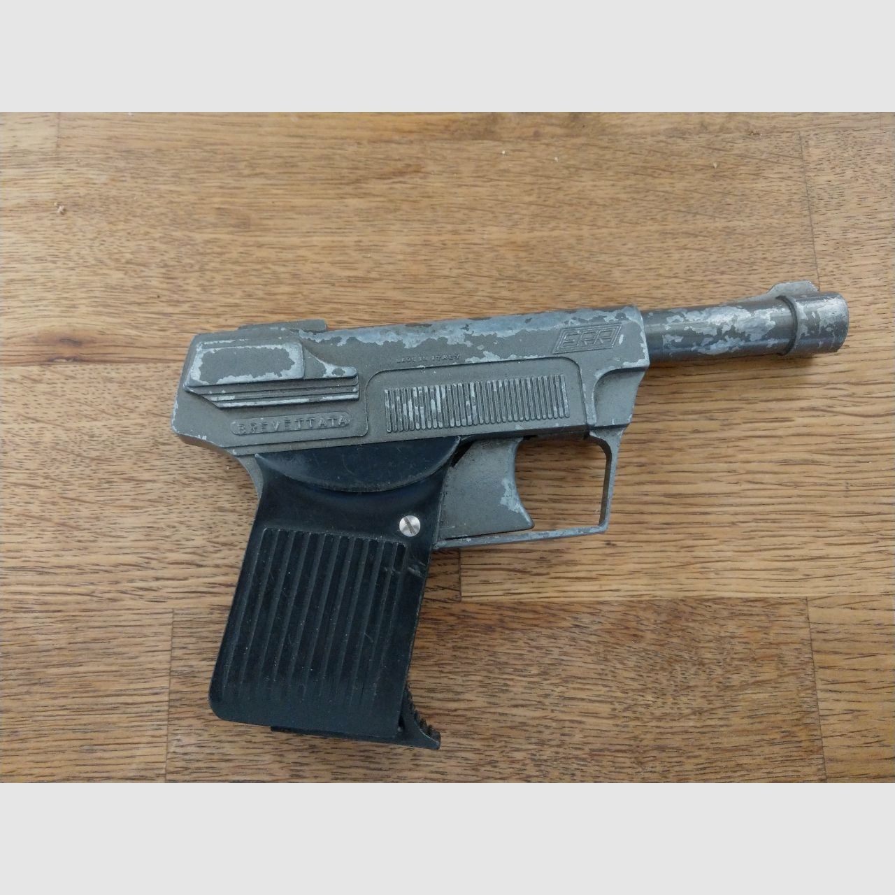 Pistolet ZETA 38 dla kolekcjonerów