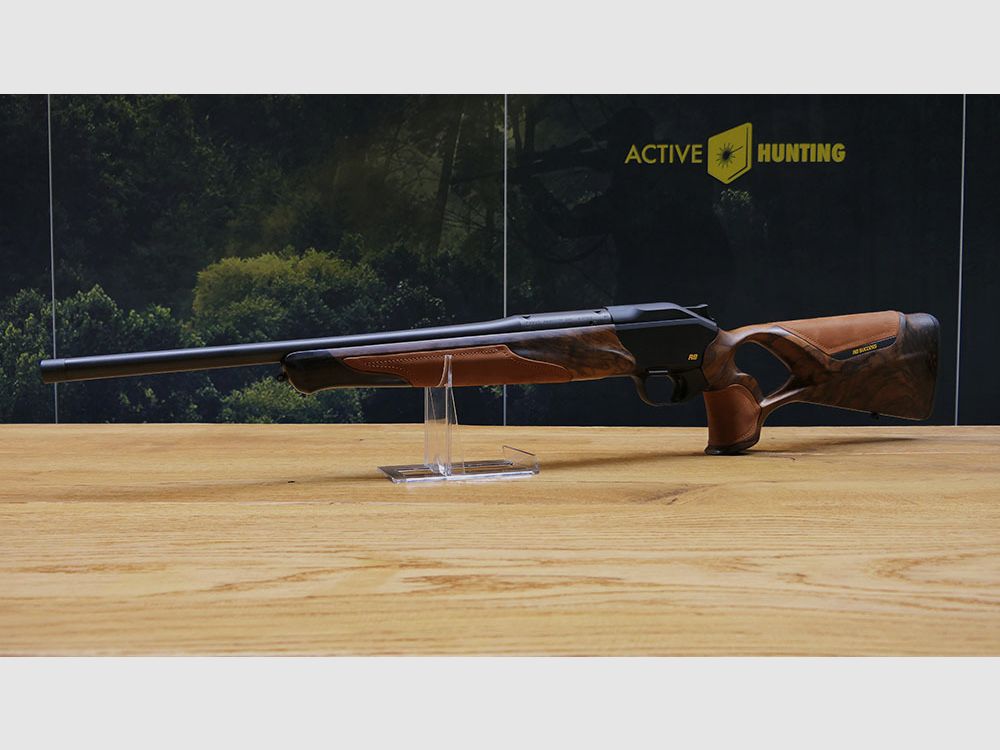 Blaser R8 Success / HK7 Super Fini mat / Cuir Chesterfield / Boule en acier avec ligne dorée / Calibre et longueur de canon au choix / Filetage M15x1 / ÉPOUSTOUFLANT