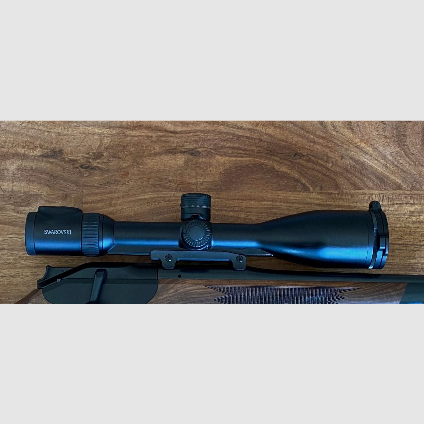 Swarovski Z8i 2,3-18x56 P SR Abs. 4A-I mit Blaser Sattelmontage und Ballistikturm