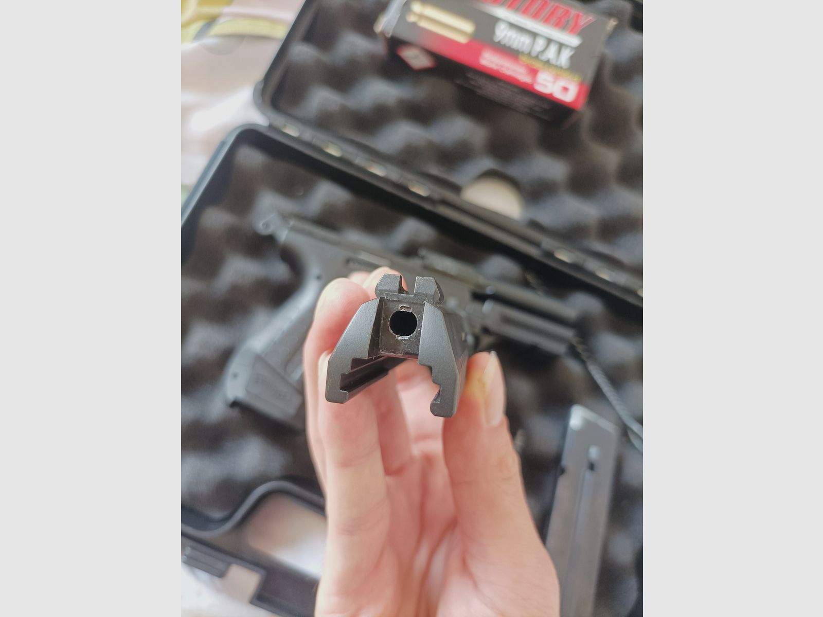 P22 Schreckschuss prêt avec 50 cartouches à blanc