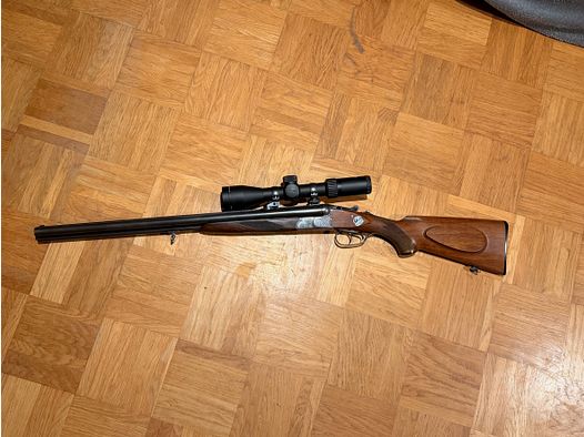 J.P Sauer en Zoon Drilling 7x57R met Akah 1-6x42 richtkijker op een zwengelmontage