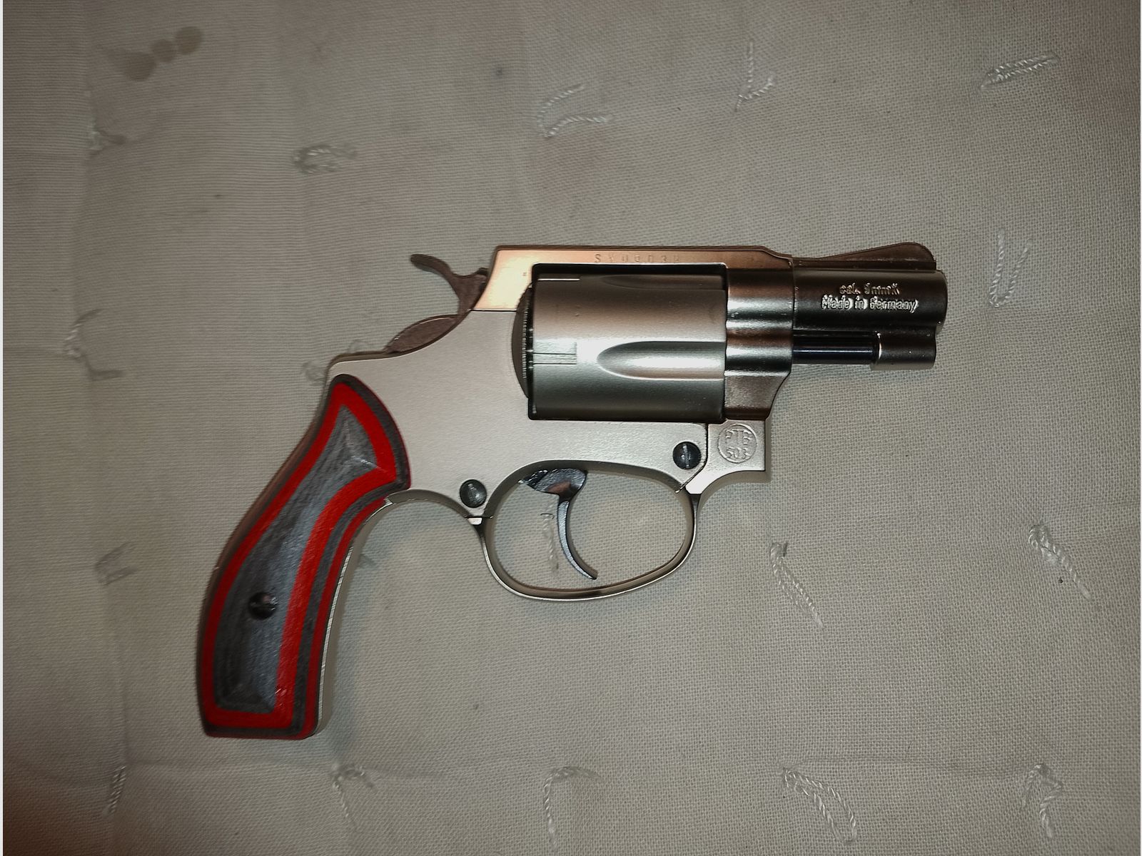 Reck Arnsberg 9mm revolver Schreckschuß knall gebruikt met schichtholz grepen