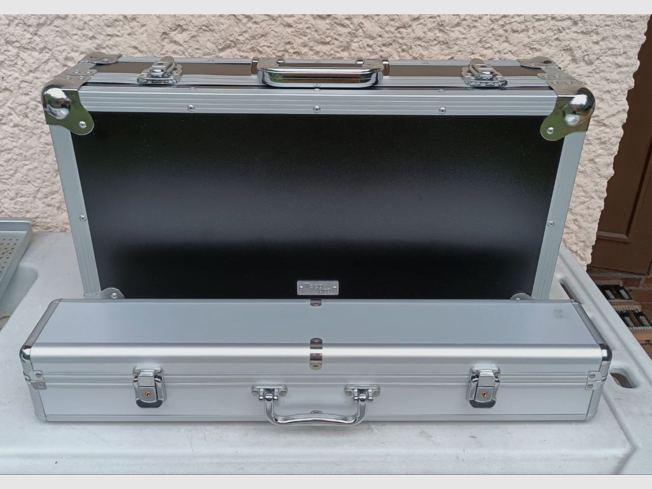 2x weapon cases large and small with lock and 2 keys each