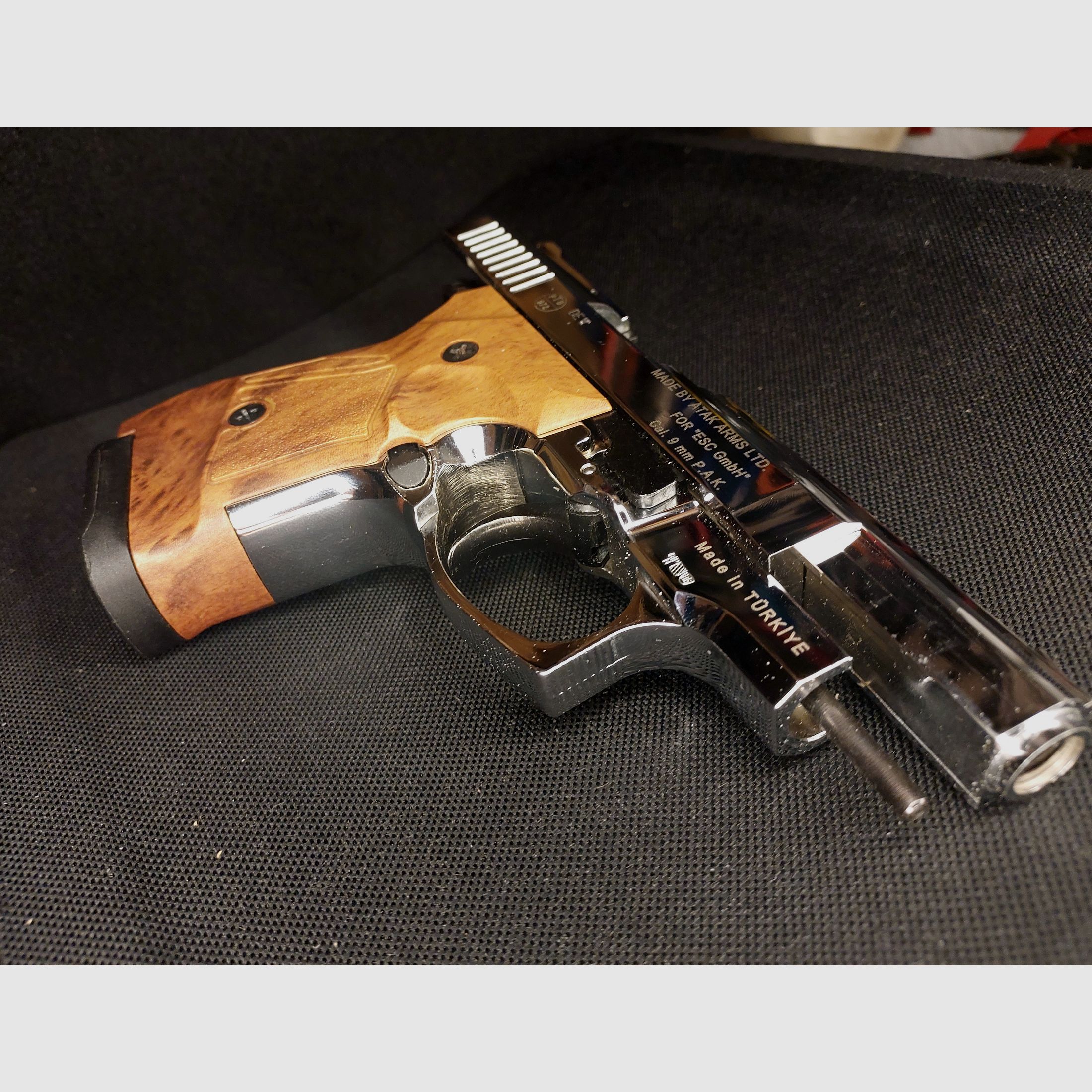 Zoraki 914 blank firing pistol 9mm P.A.K. chrome wood look (PTB 972 !!!) with 2 magazines and 2 pairs of grips - as good as new!