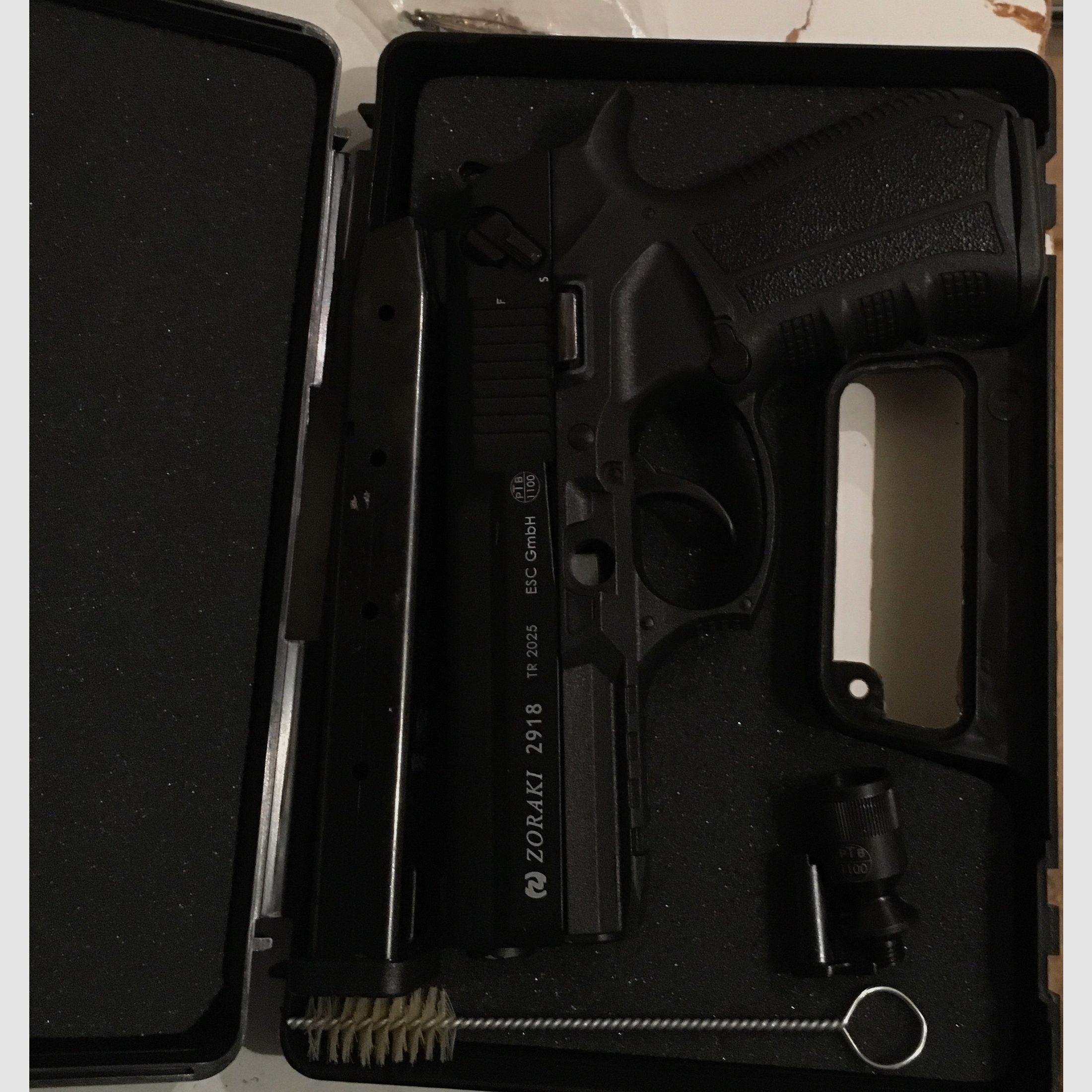 Zoraki 2819 9mm P.A.K blank gun including 25 rounds magazine