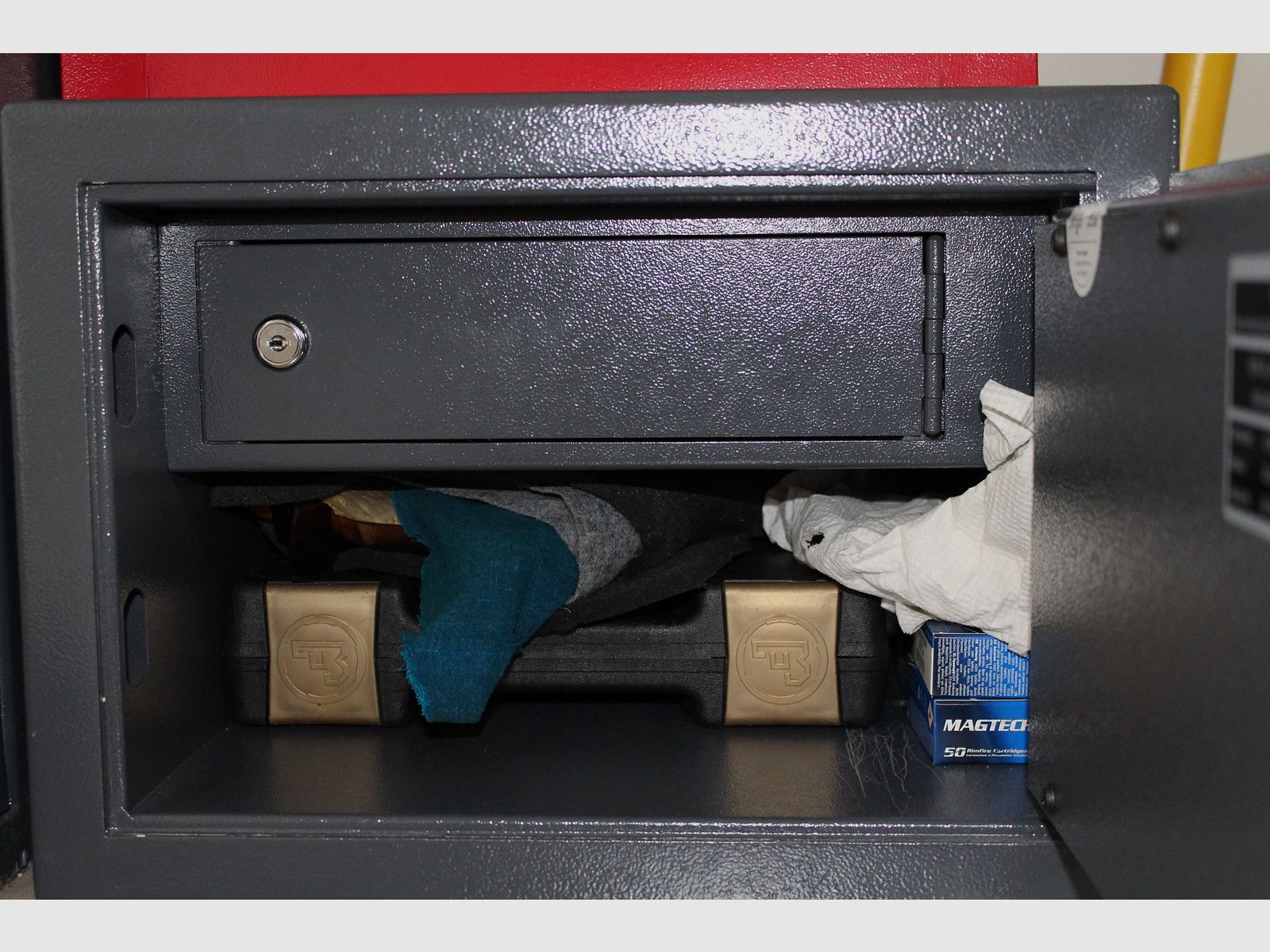 Safe with electronic lock S&G Spartan