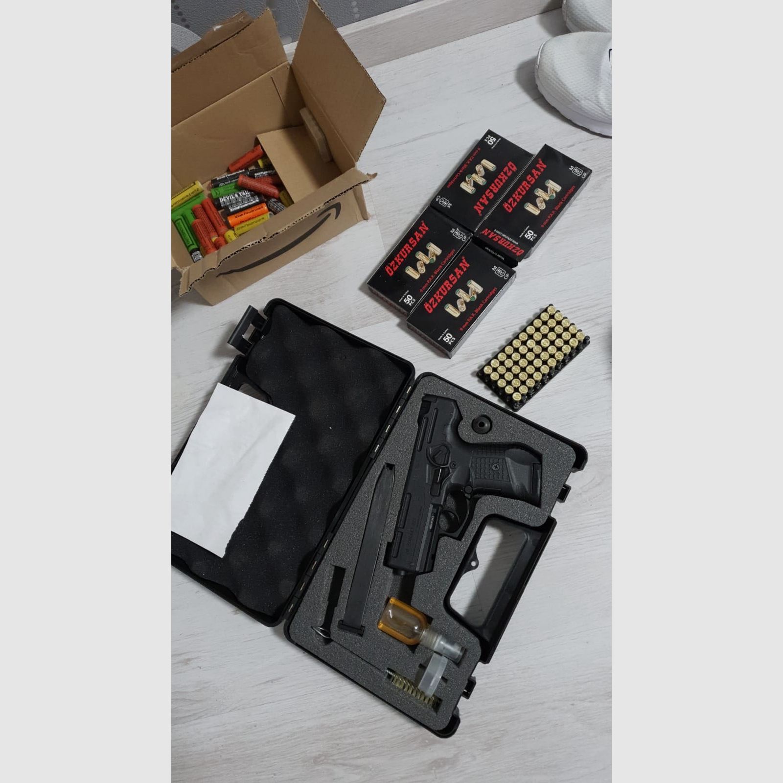Schreckschuss Waffe 