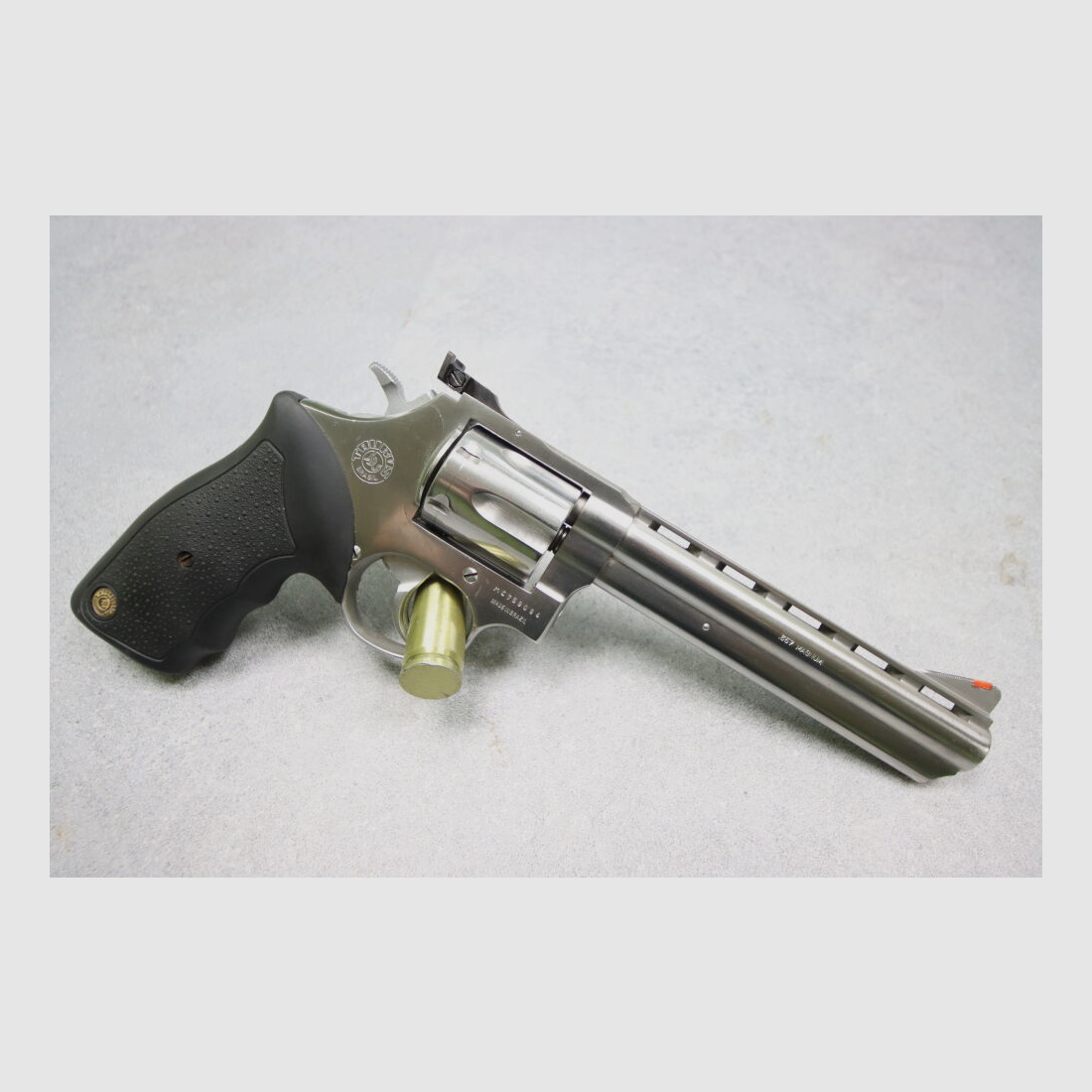 Taurus 689