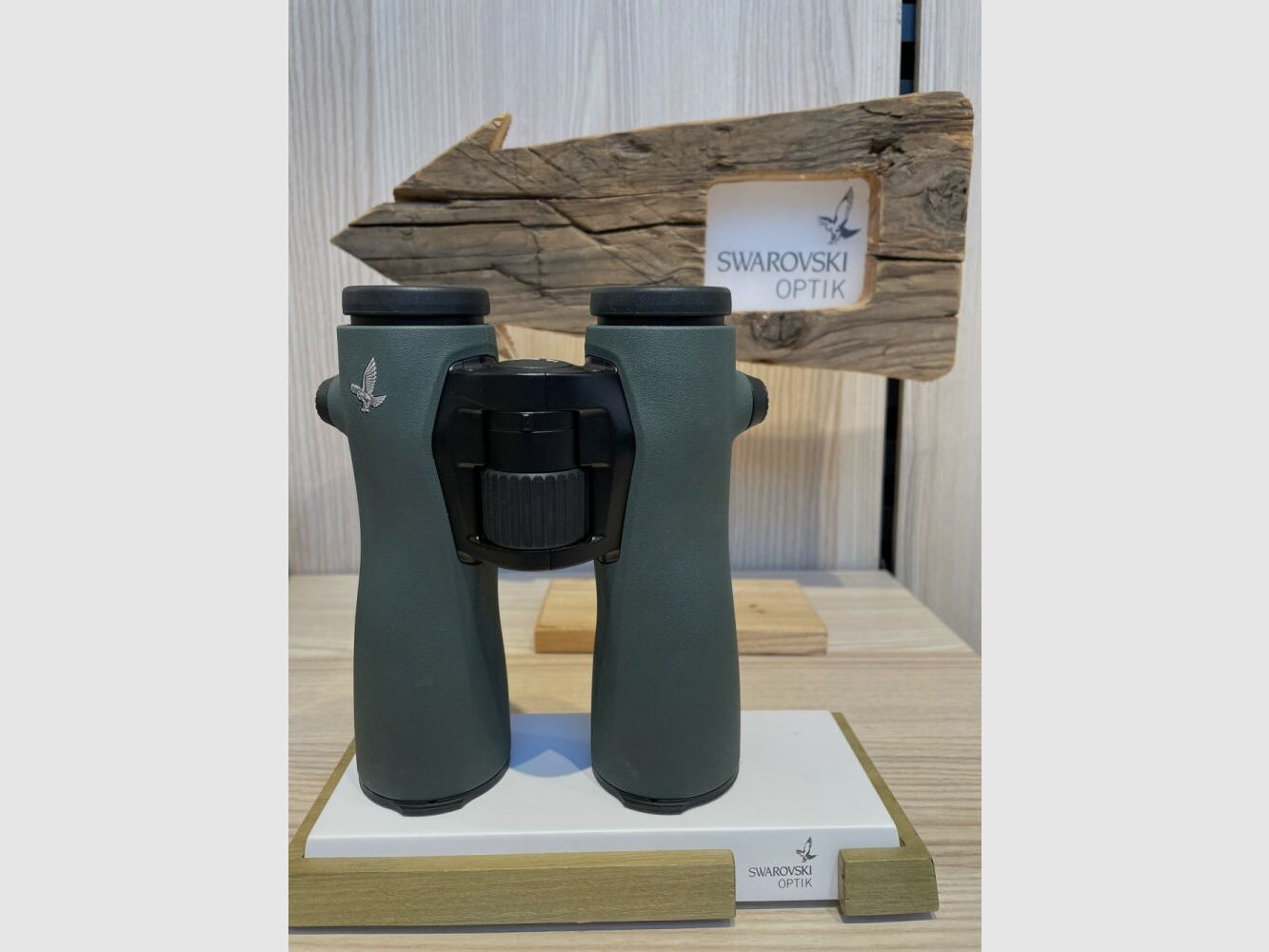 SWAROVSKI OPTIK NL PURE 10x42 - 'ONE WITH NATURE'