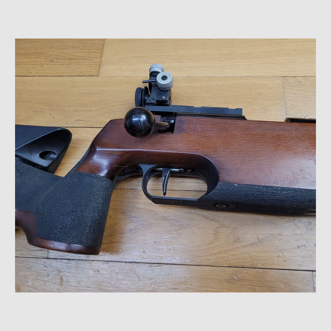 SOLDEN! Schöne Präzisionsgewehr – Anschütz Modell MATCH 1807 – Kaliber 22LR – Vollständig verstellbar – Präzisionsdiopter – Schwerer Lauf – Sehr guter Zustand, Bild 4 von 29