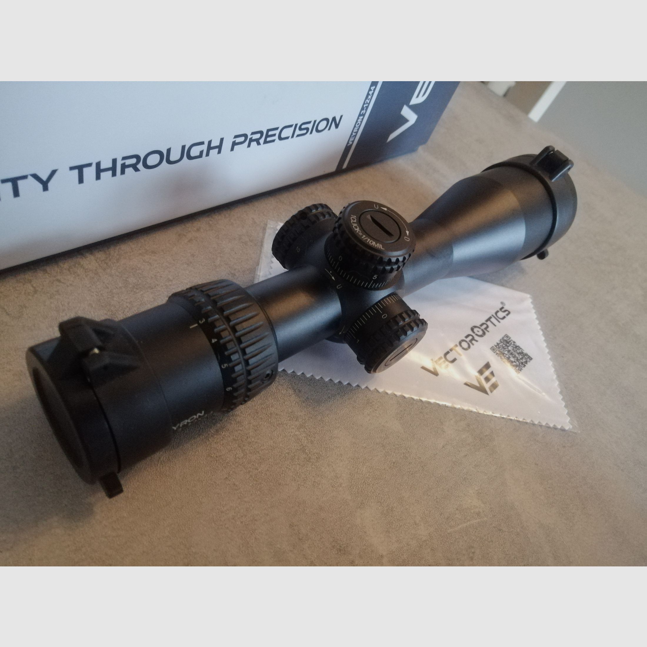 Victor Optics Veyron 3-12x44 Zielfernrohr mit verstellbaren Montagen