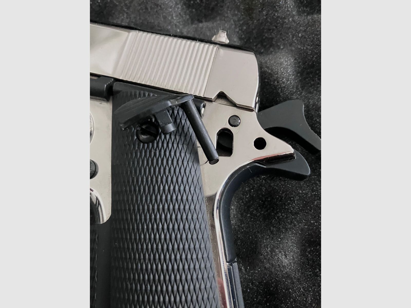 Colt Government 1911 A1 Chrome 9mm P.A.K.