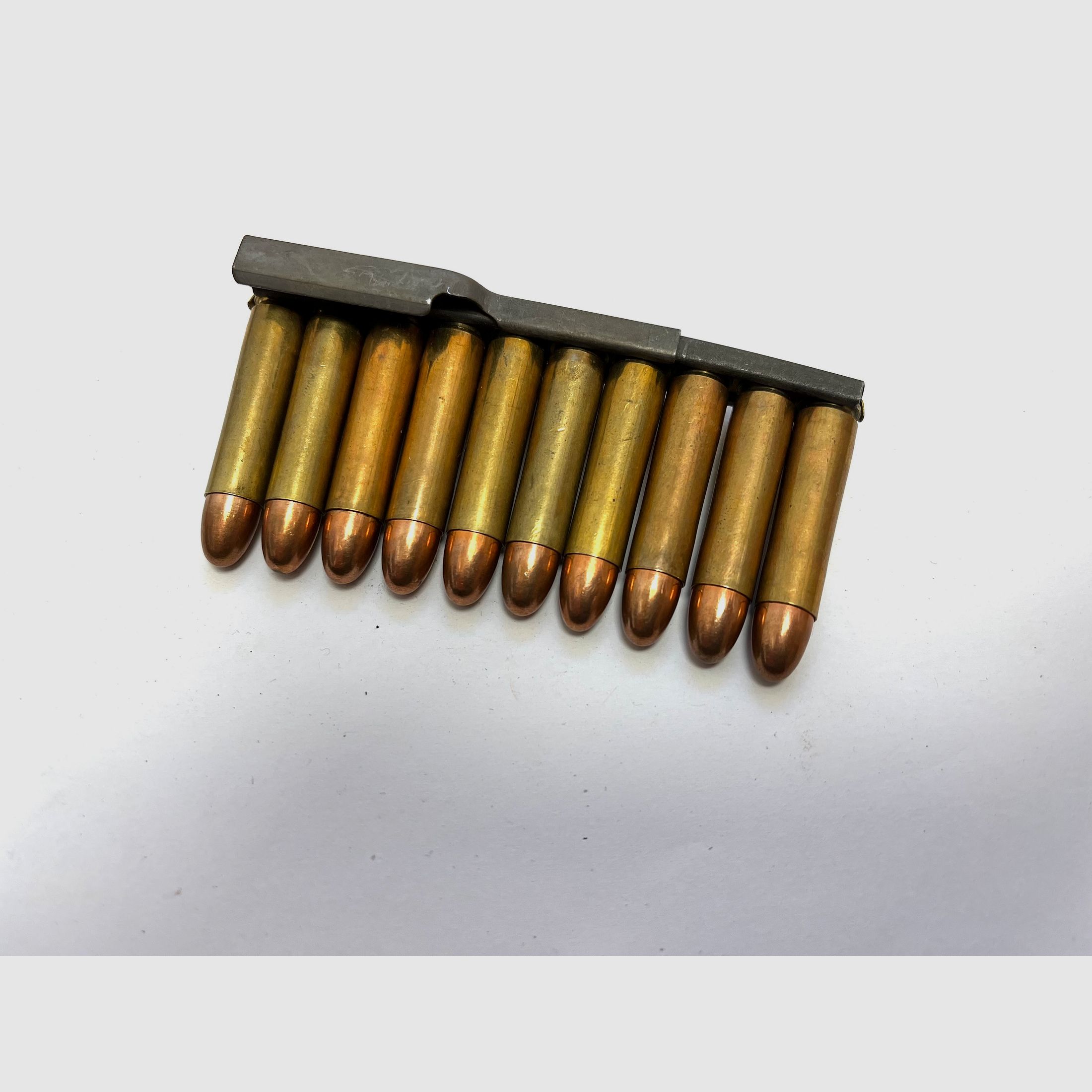 ••• US M1 .30 Carbine loading strip with loading aid + 10 pcs. .30 Carbine dummy cartridges •••