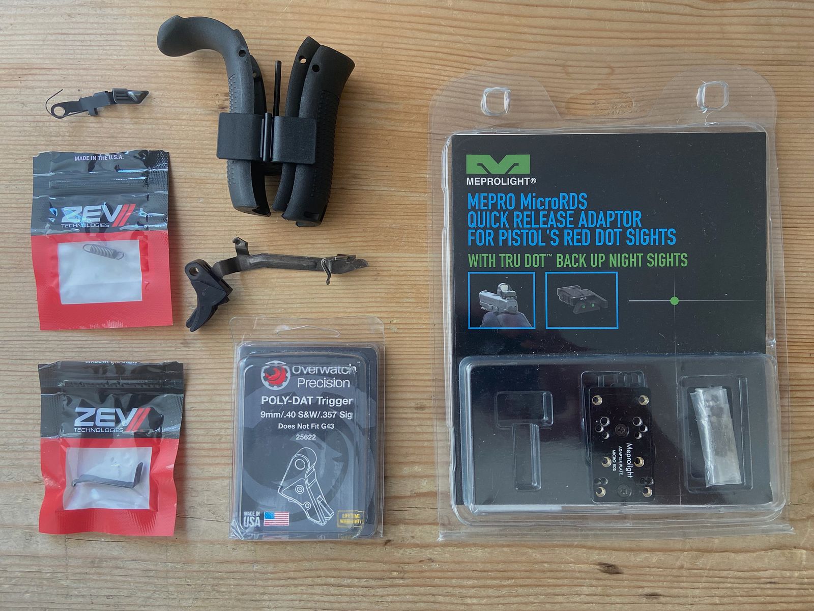 Glock 32 .357SIG mit 9mm IGB Wechsellauf, Overwatch Precision Polymer DAT Trigger und Meprolight Tru-Dot Nachtvisierung