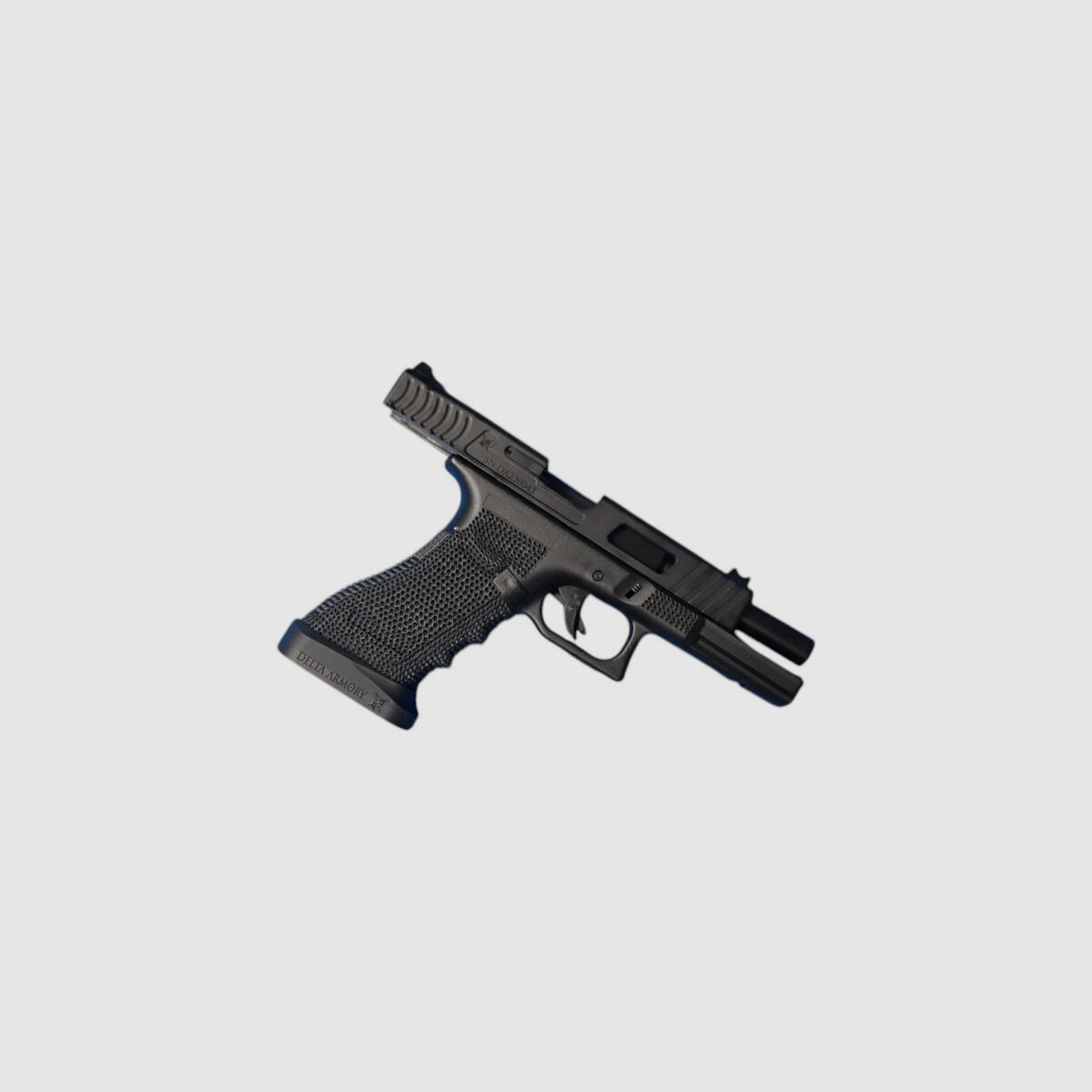 P01 GBB Airsoft Pistool met Grip Stippling in Zwart | Delta Armory