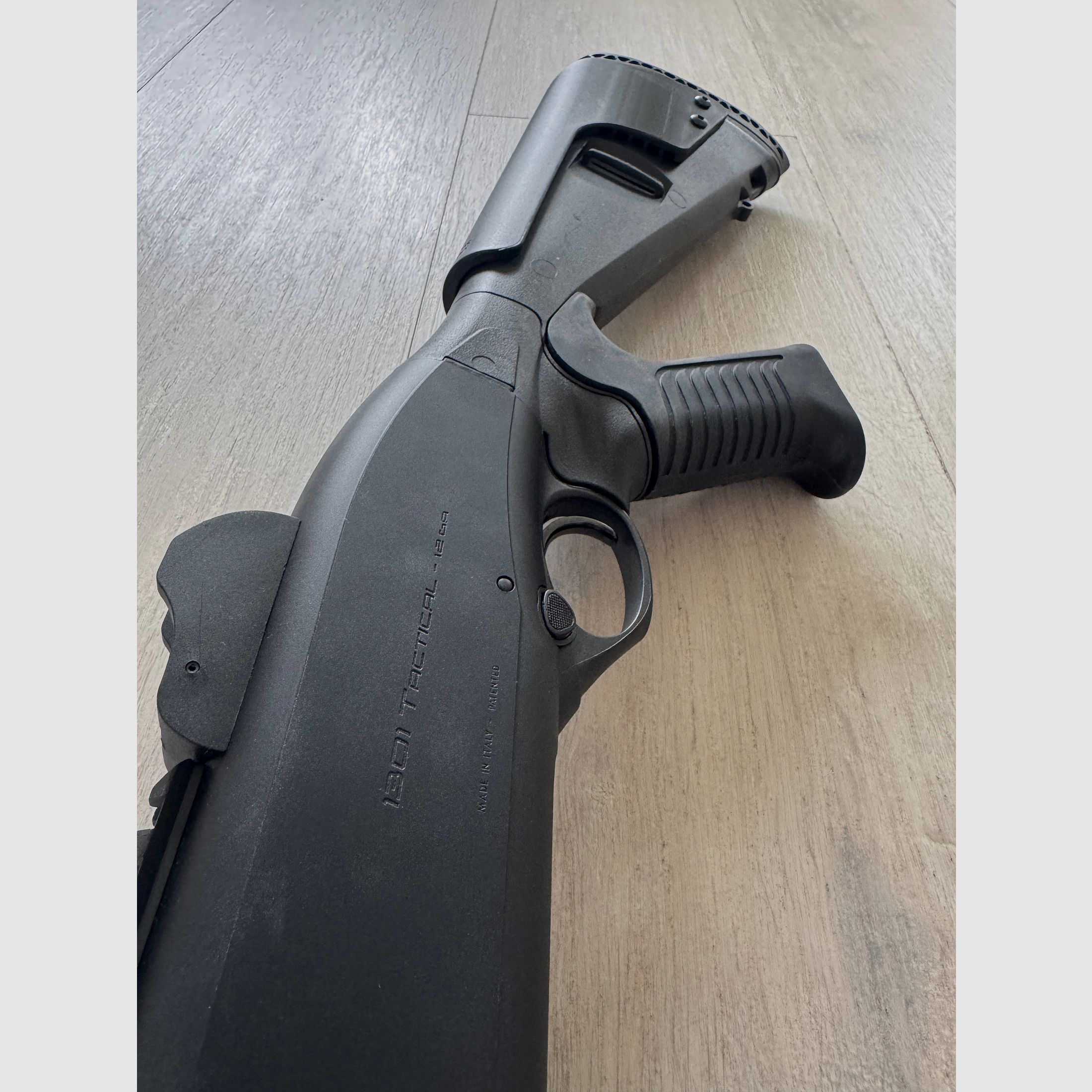 Beretta 1301 MESA Tactical USA Special model with pistol grip, 12/76 - Like new