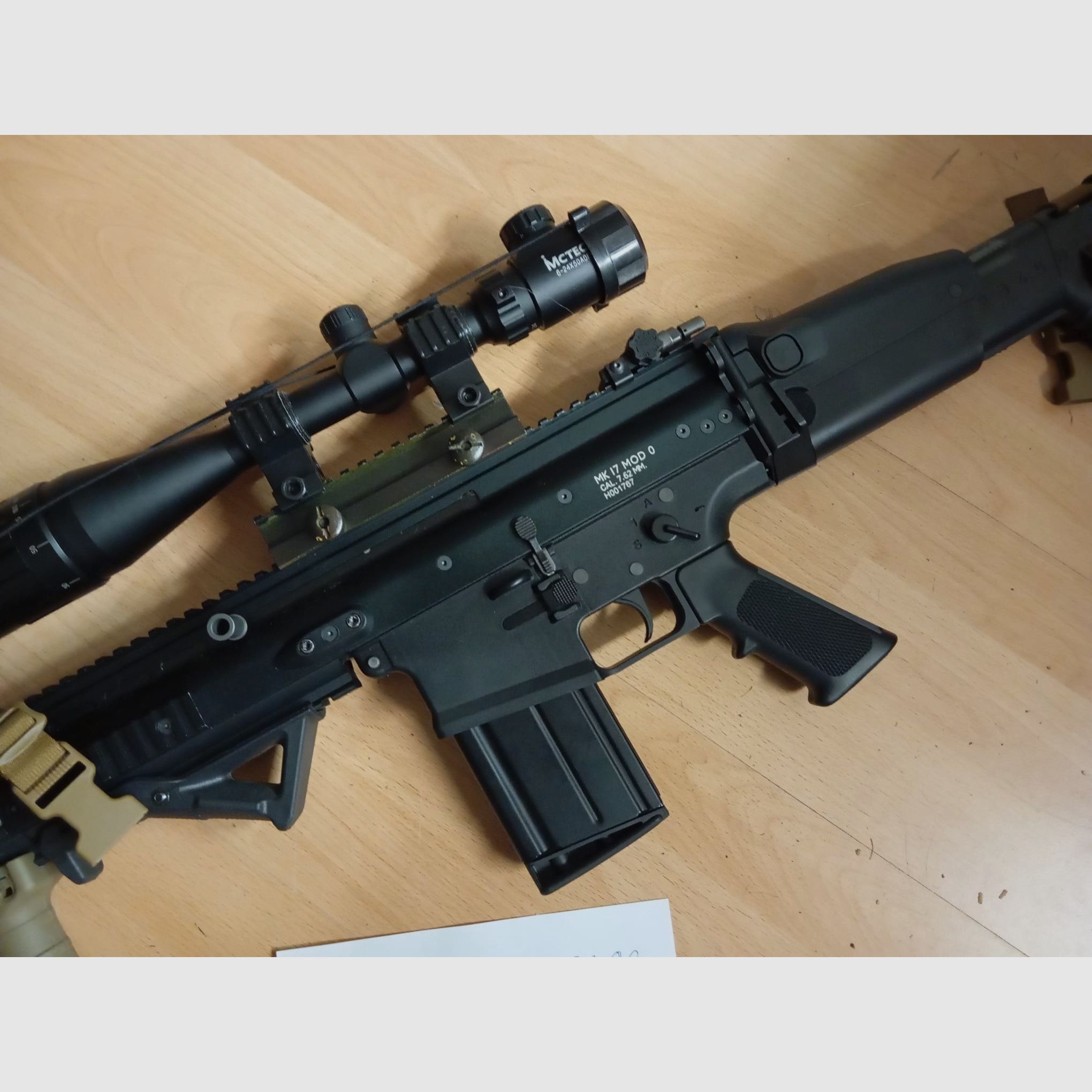 Airsoft Scar MK17 GBB jako DMR