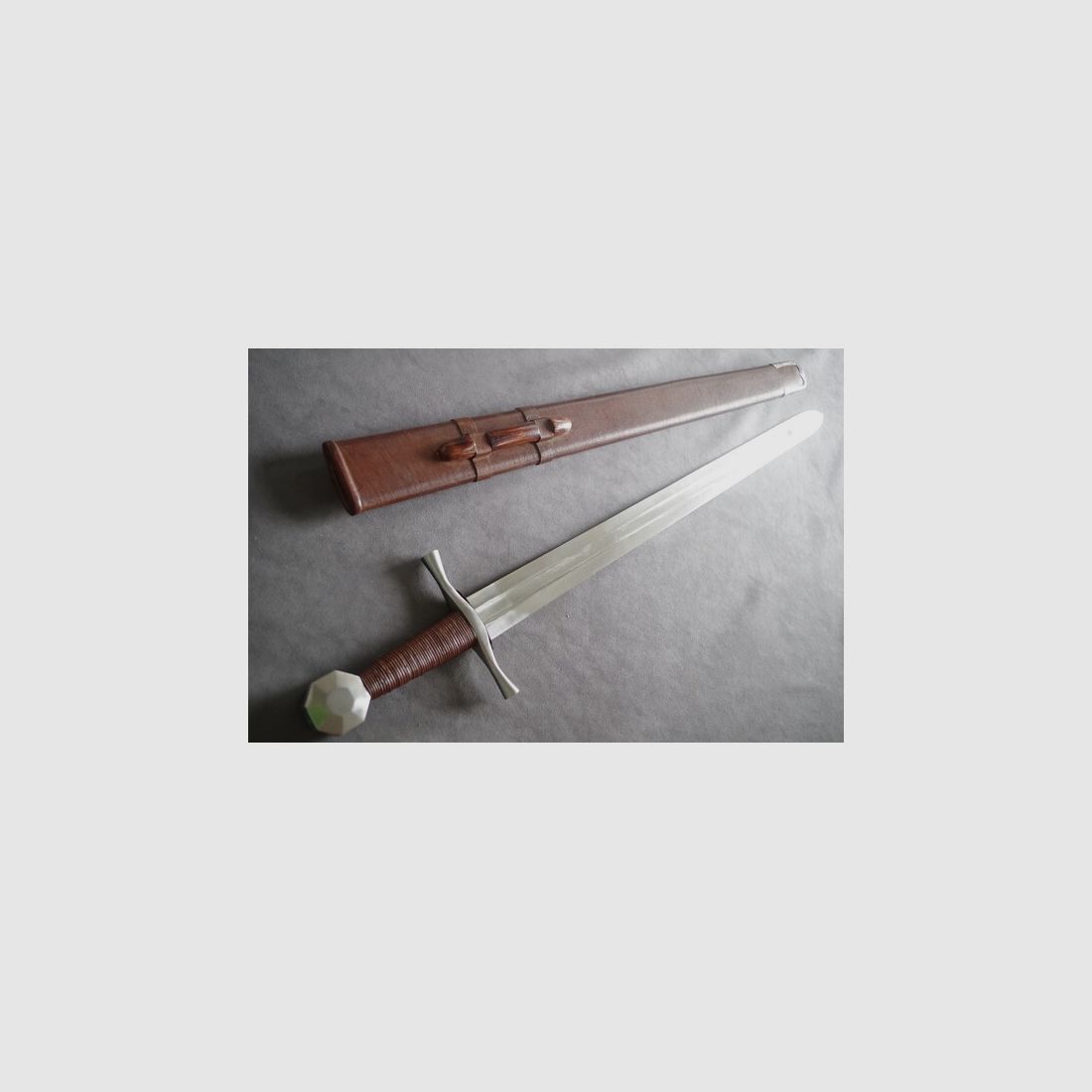 Geschmiedetes Schwert der Templer Ritter Achteck Knauf EN 45 , 48 HRC 13. Jhdt