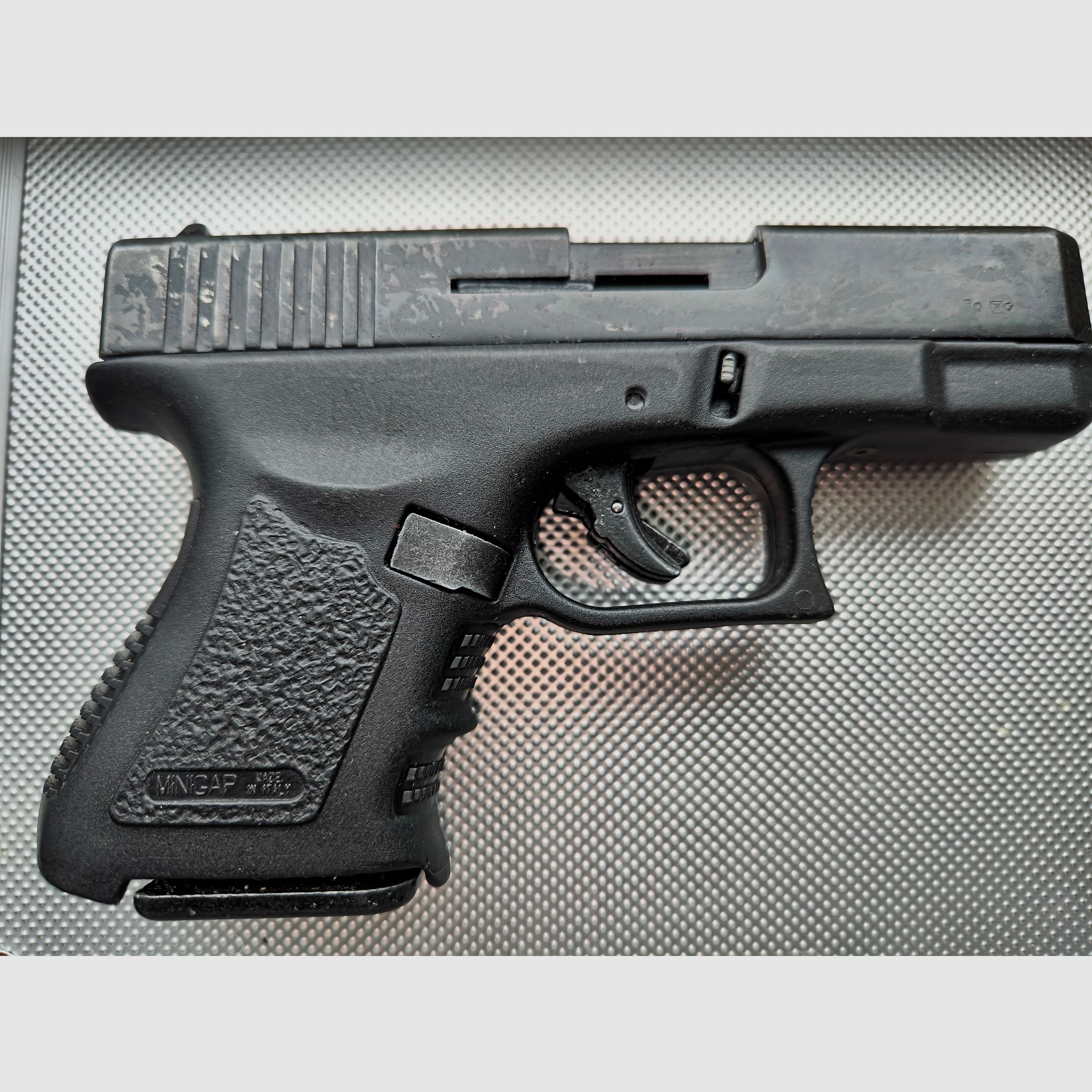 SRS-Gas/Schreckschuss Pistole, BG 26 GEN. 2-MINIGAP, Kaliber 9mmPAK, PTB 929 Mad in Italy - Vertrieb durch Firma Gillmann in Deutschland, Nachbau der Glock 26, Gebraucht Zustand, Neu & Gebraucht nicht mehr zu bekommen!! 