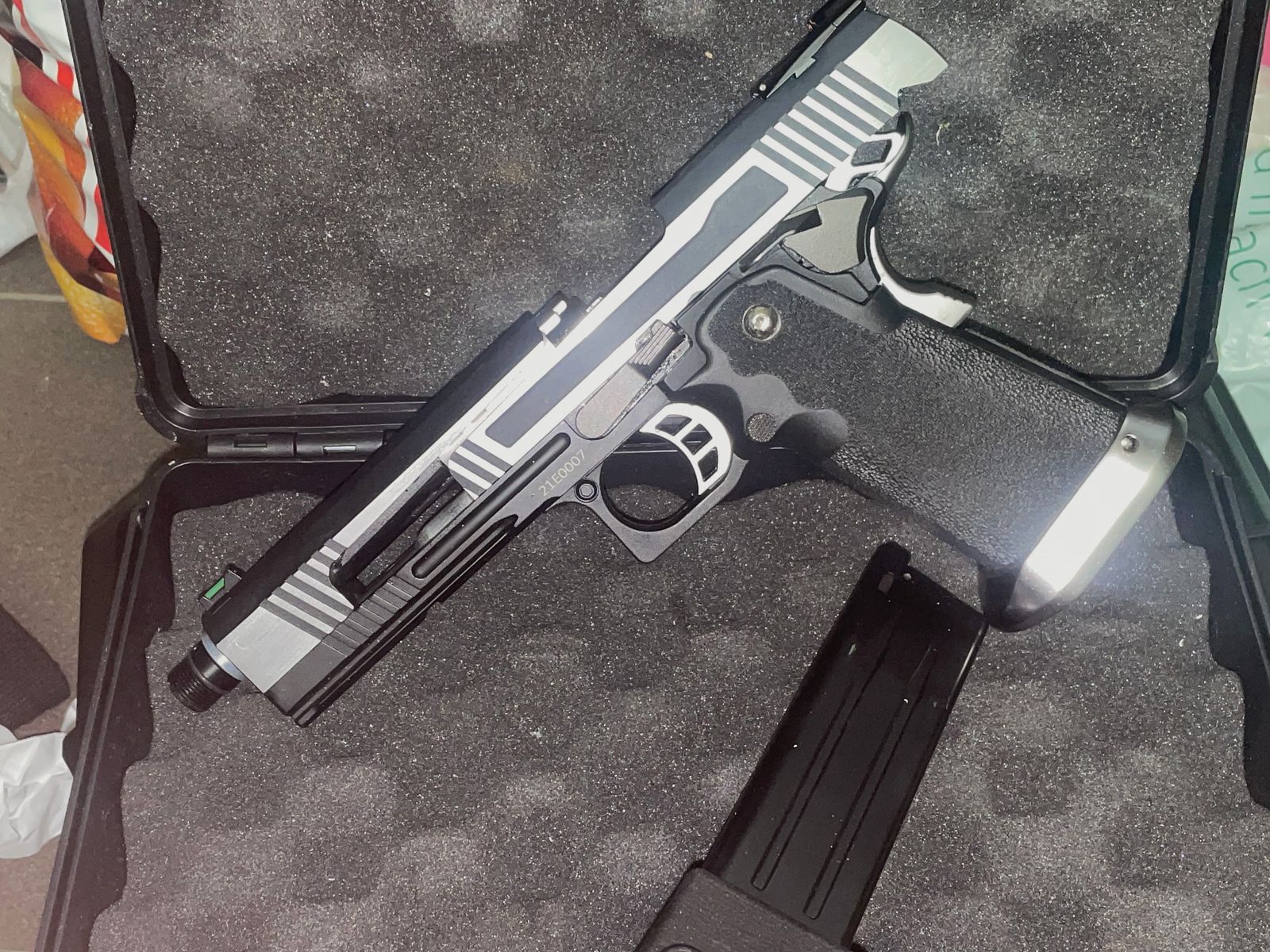 AW Custom Airsoft Pistole Hicapa 6mm BB + HPA Adapter Creeper Concepts