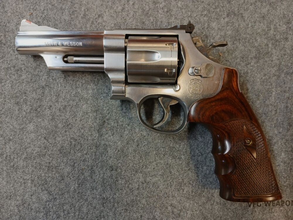 Smith + Wesson 629-4