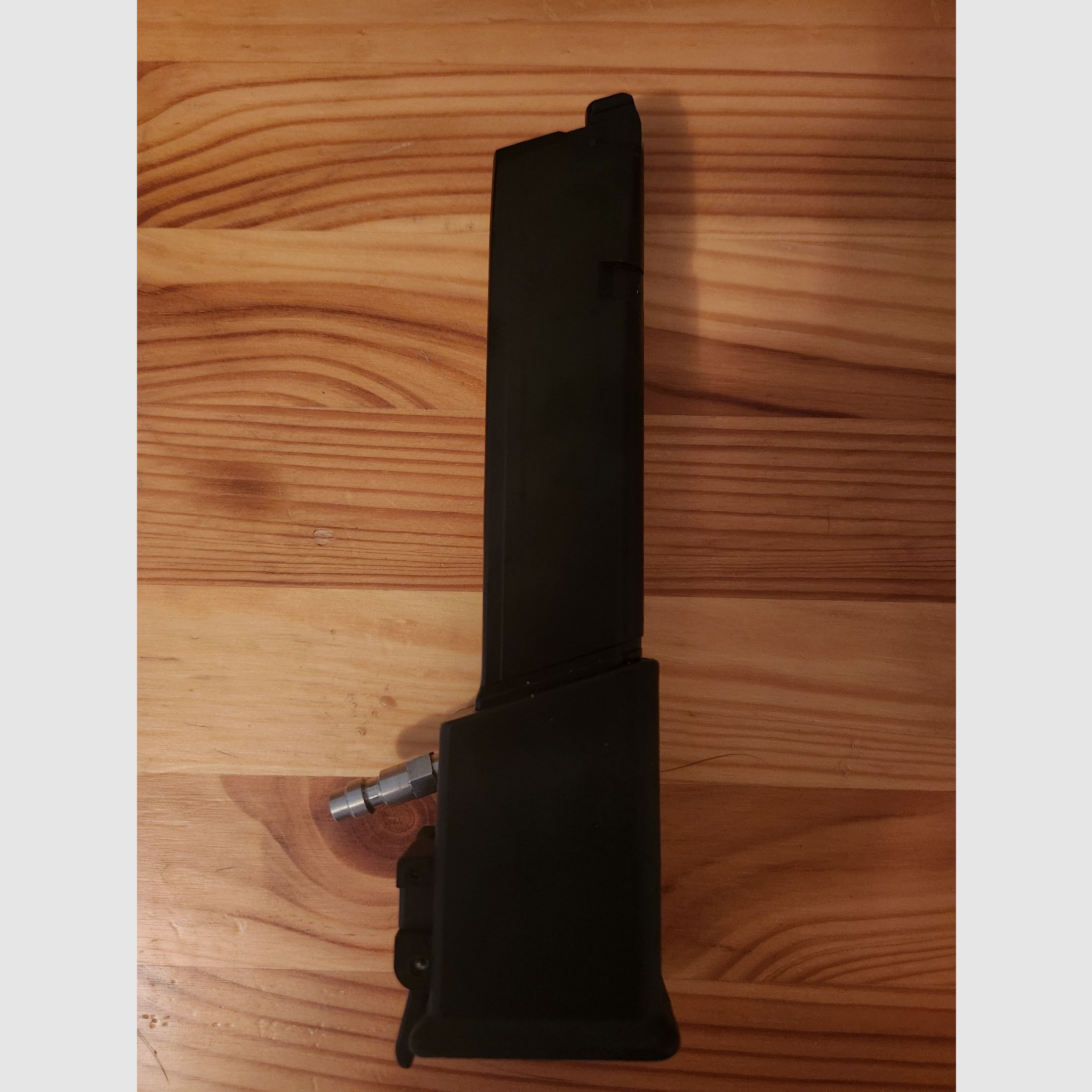 Glock 45 Airsoft 6mm BB – 2 magazines + HPA adapter + holster/accessories – 18+