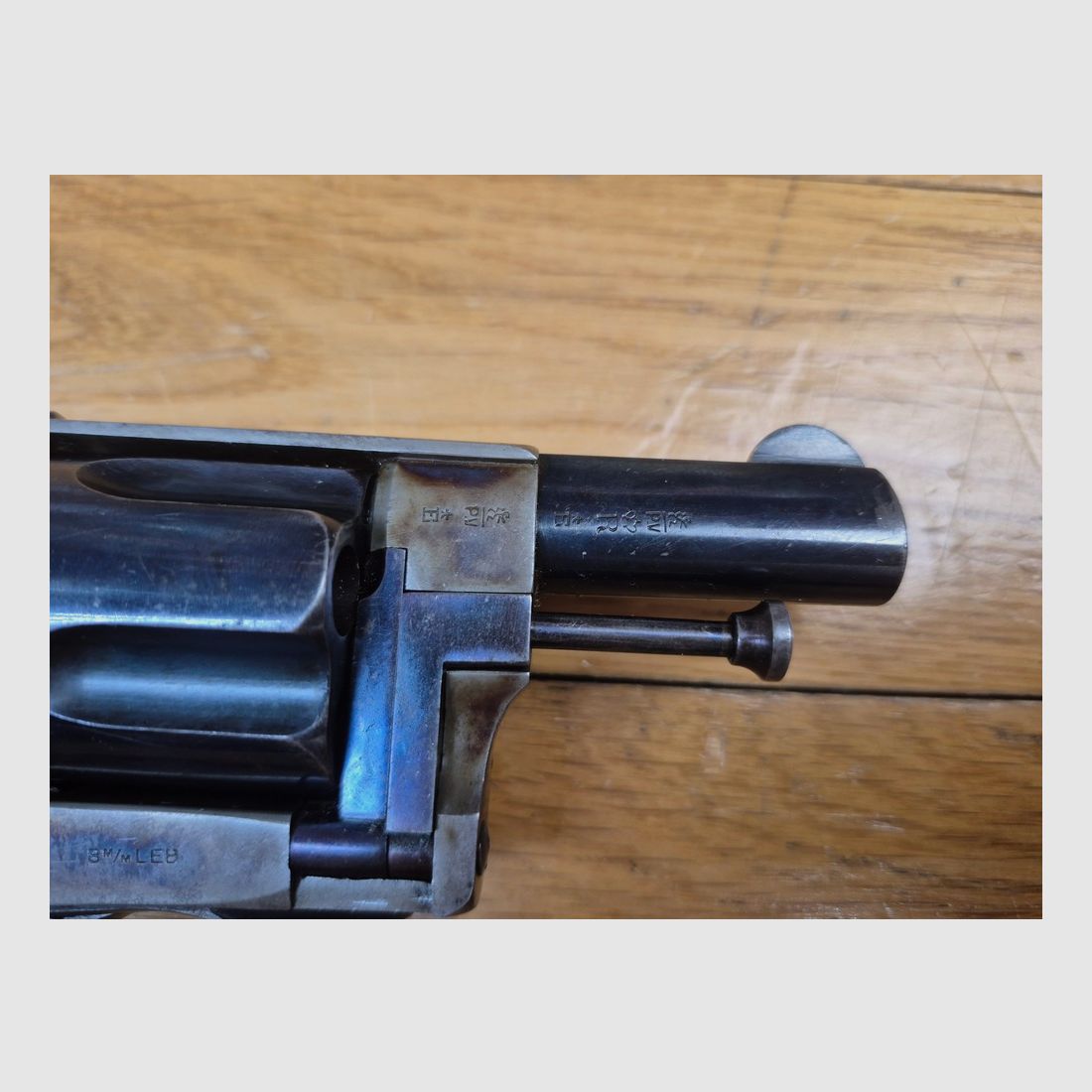 Sehr schöner Revolver D.D.Oury – 8mm 1892 – Marmorierte Rahmen – Wunderschöne Brünierung – Lebendige Pulverstempel von Lüttich – Ebenholz-Griffschalen – SA / DA – Spiegelkammern und Lauf – Rechts drehendes Trommelmagazin – Echte Smith & Wesson Bodyguard aus der schönen Epoche! – Kategorie D – TBE++, Bild 8 von 22