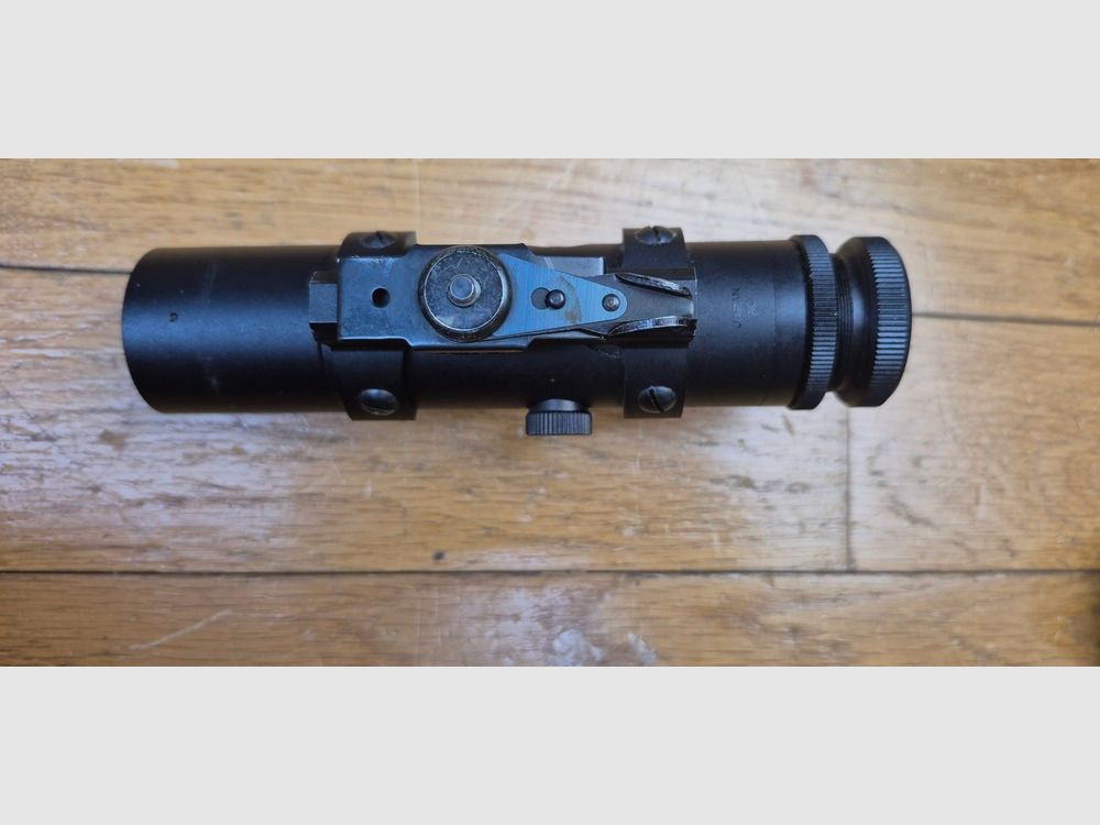 Schöne und seltene Colt-Zielfernrohr für M16 – „Echtes“ Colt-Zielfernrohr im Militärtyp – Herstellung Hakko für Colt in den 70/80er Jahren – AR15-Plattform Made in Japan – Vergrößerung 4×20 – Befestigung passend für M16-Griff – TBE+++, Bild 4 von 11