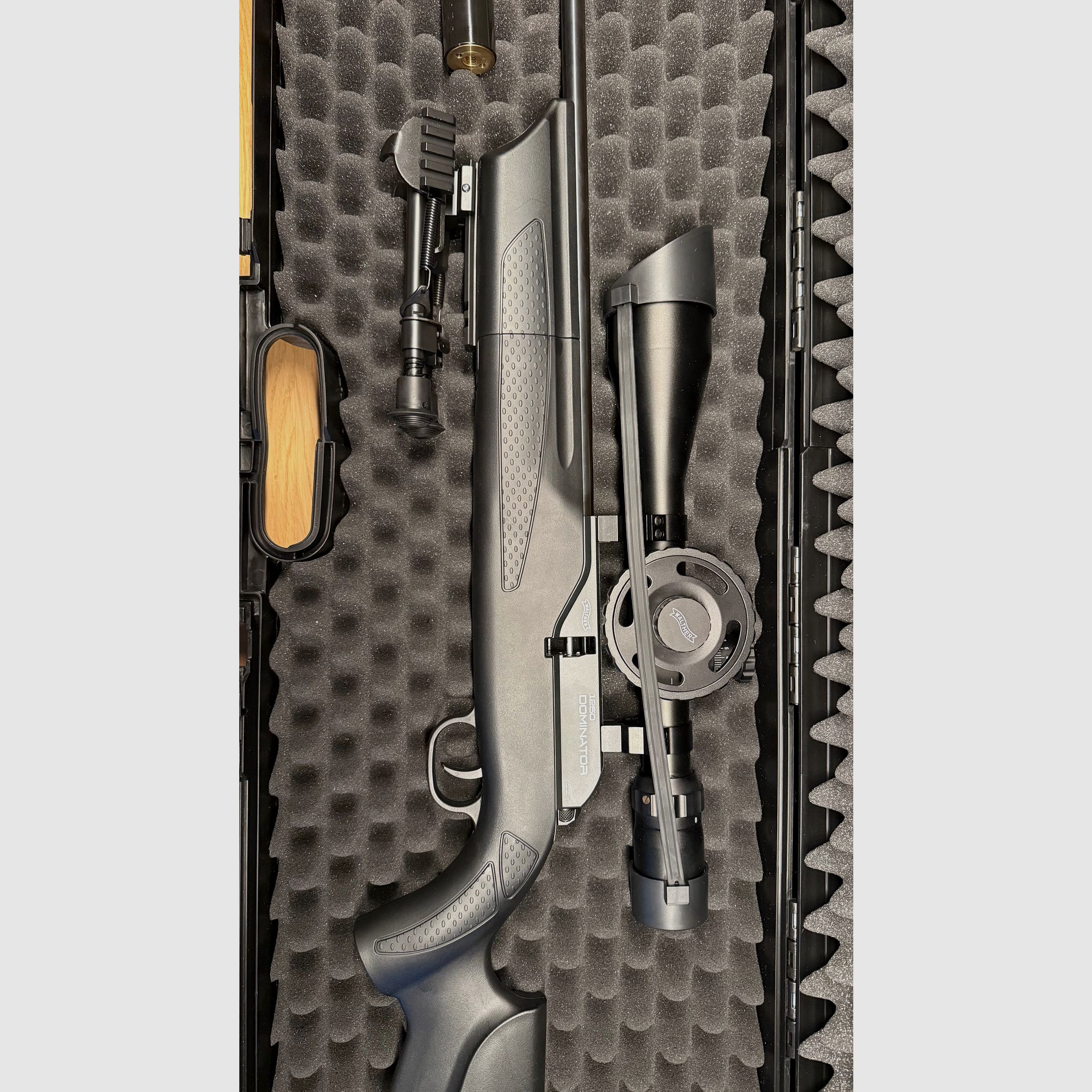 Pressluftgewehr Walther 1250 Dominator FT stock in plastica, scope 8-32x56, suppressor e bipiede calibro 4,5 mm incl. accessori !!!