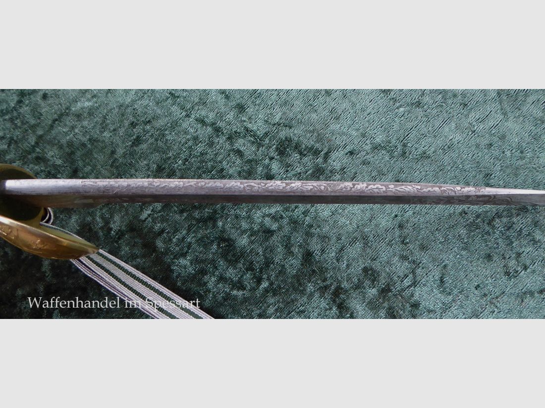 Cacciatore di cervi con recipiente a manico in versione decorativa dell'epoca della seconda guerra mondiale.