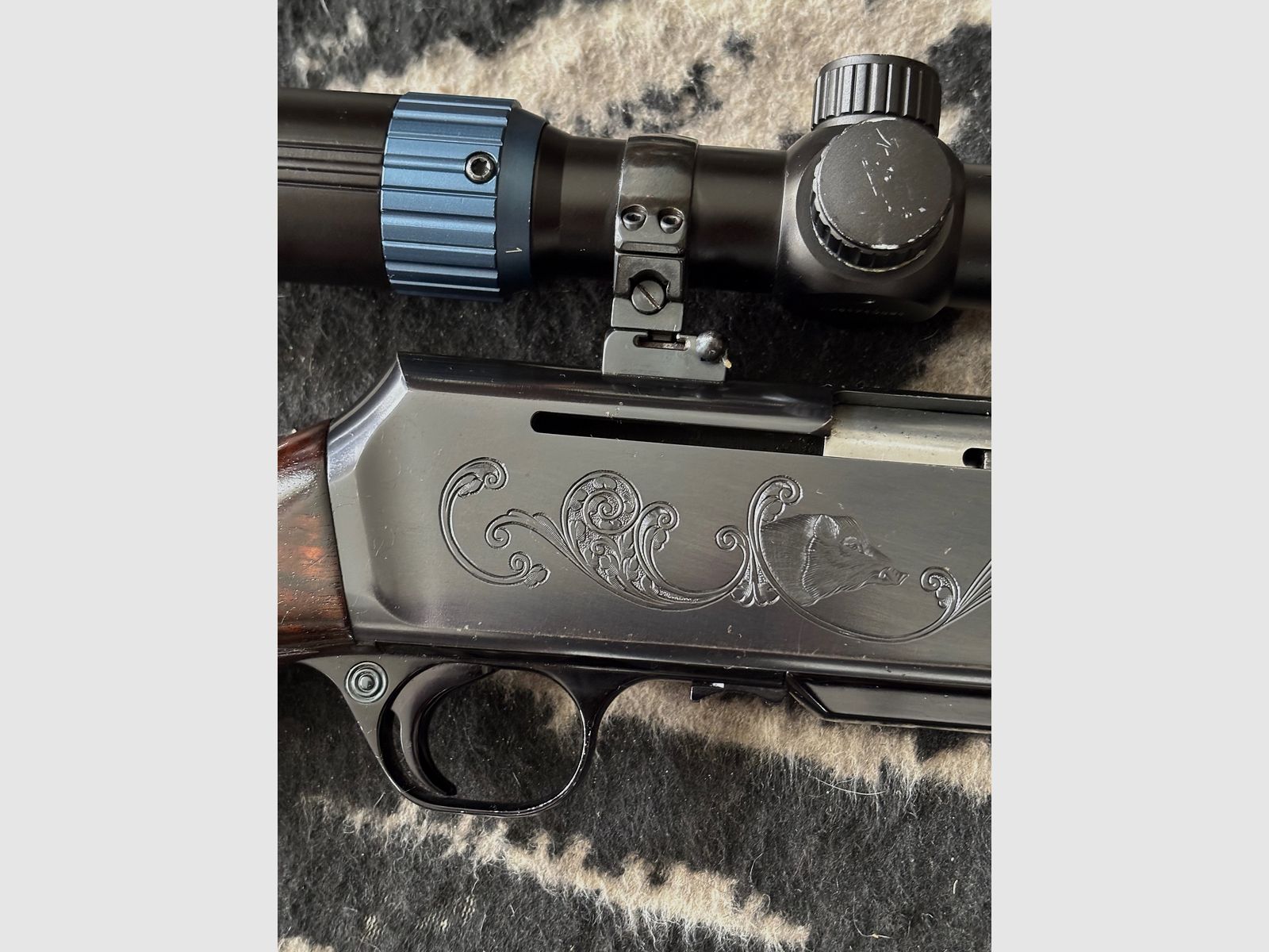 FN Browning BAR Cal. .30-06 modèle spécial avec crosse en bois magnifique, cuir de poisson fin et gravure