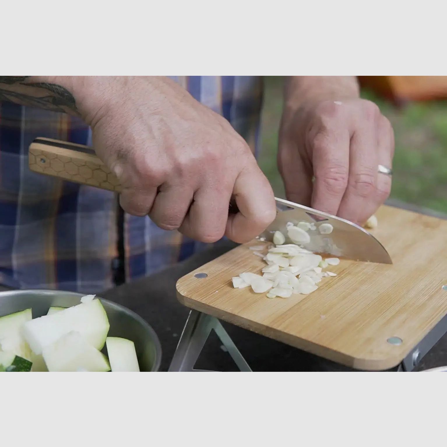 nCamp Premium Santoku-Messer für die Zubereitung von Speisen (9cr18Mov Klinge/Buchengriff) mit Nylon