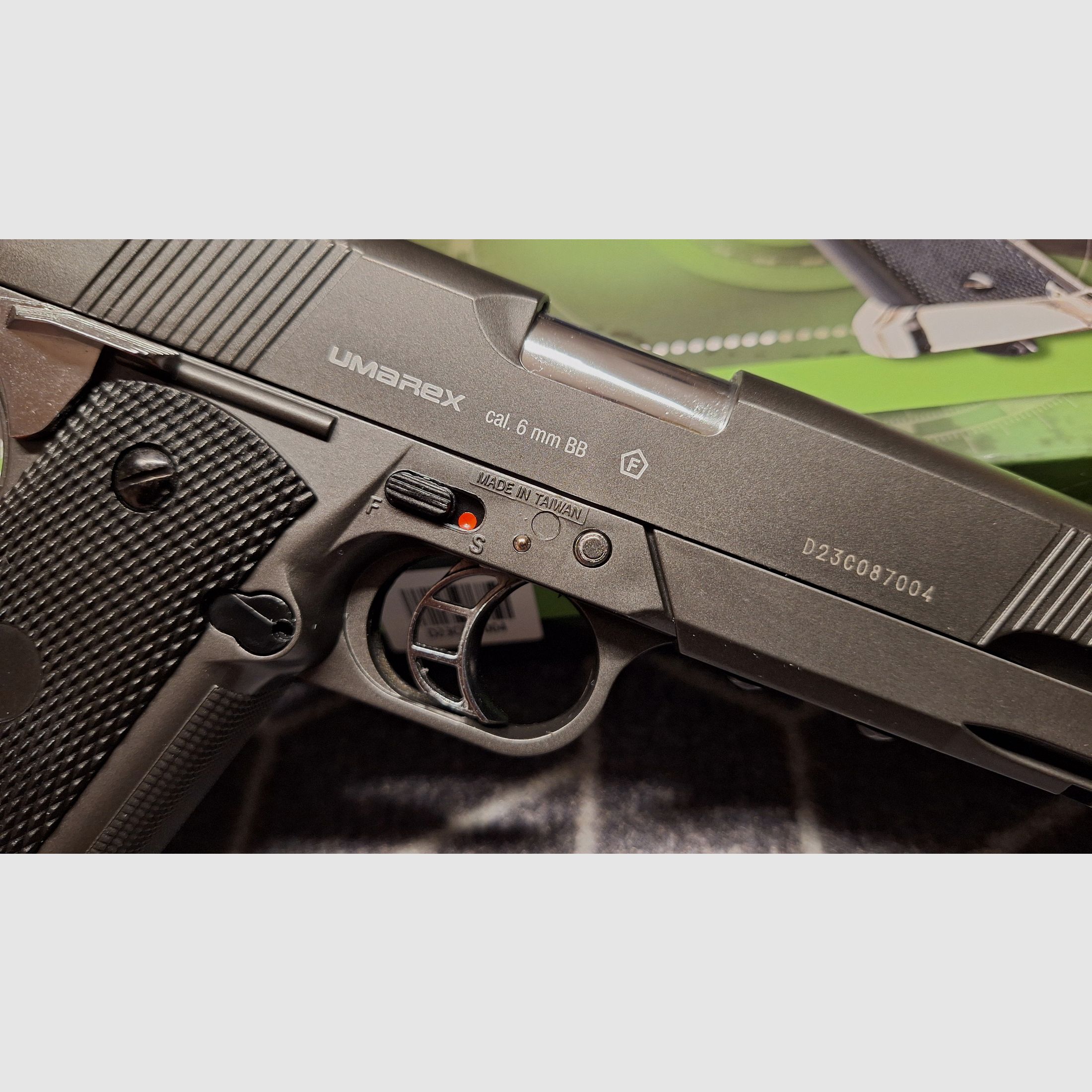 Combat Zone Modell P11 Para Bicolor Softair-Co2-Pistole Kaliber 6 mm BB NBB