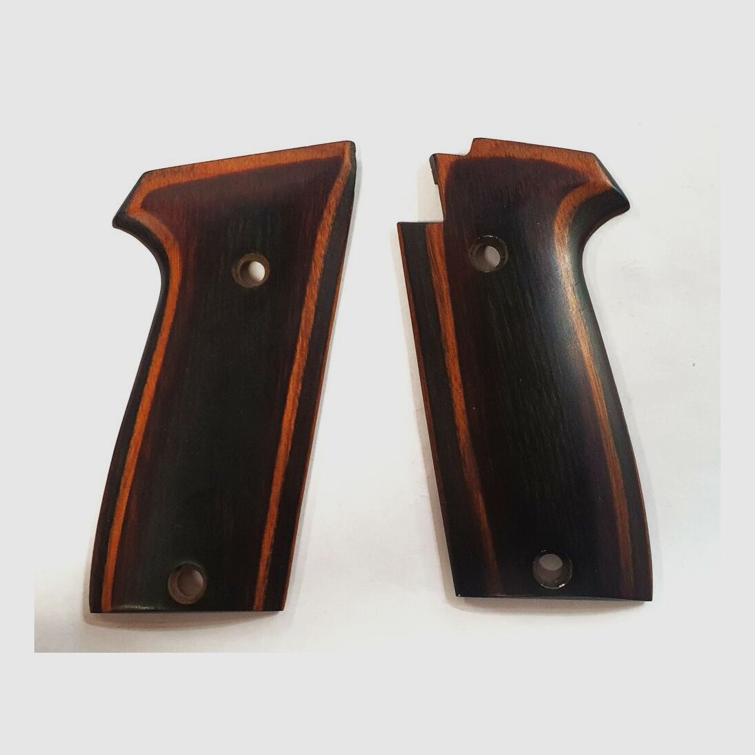 Coppia di pannelli grip sconosciuti, sconosciuti, simili a P88, legno