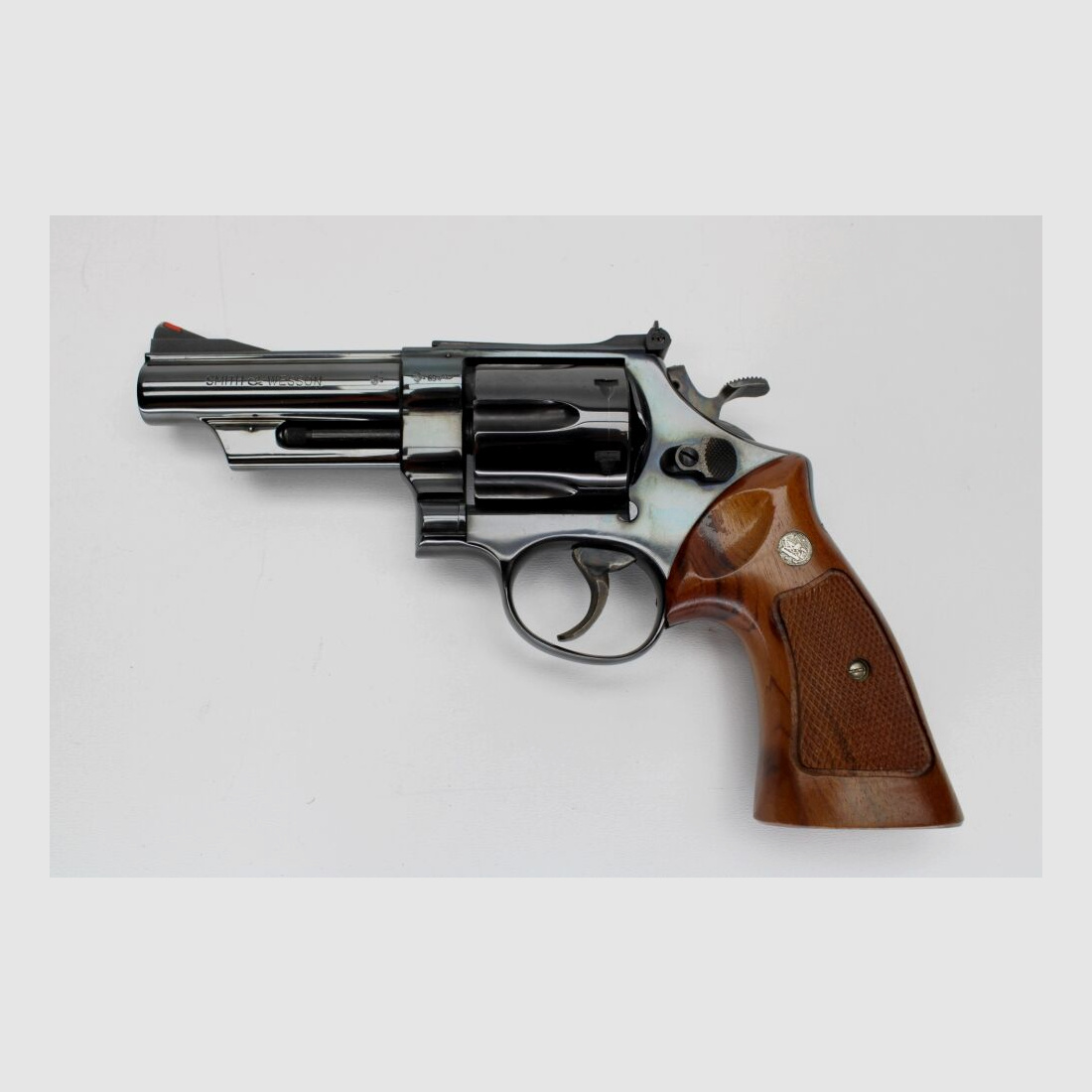 Smith & Wesson 29-2 mit 4" Lauf .44RemMag