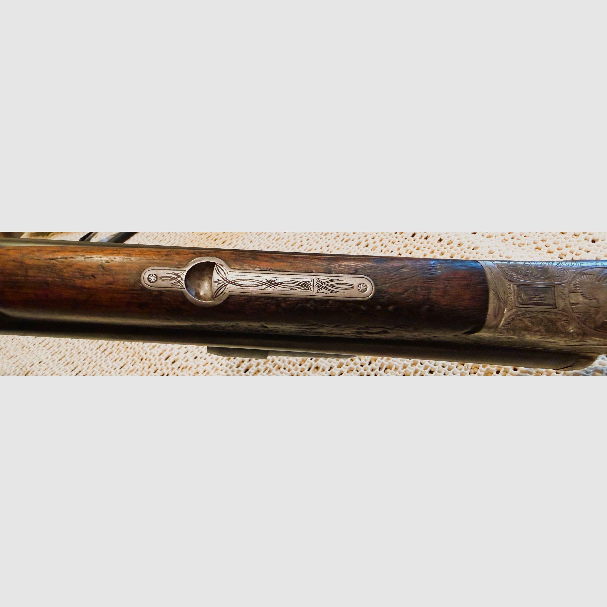 Sauer & Sohn Bohrung mit feinen Gravuren, 7x65R und 2x16, Rückstecher, Laufbündel 60cm, mit Krieghoff-Einstecklauf 44cm lang Kal. .22 Magnum, Schaftmagazin für 4 x 65R, Schaft 38,5cm,