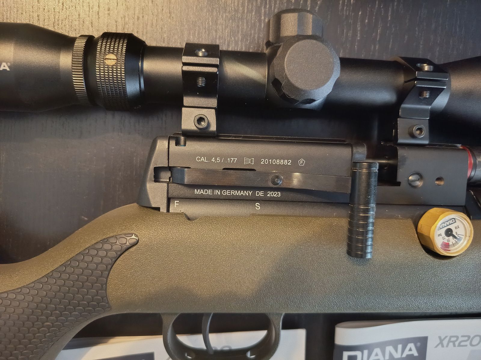 Diana XR 200 PCP Cal.4,5mm 7,5j. Con mucho accesorio