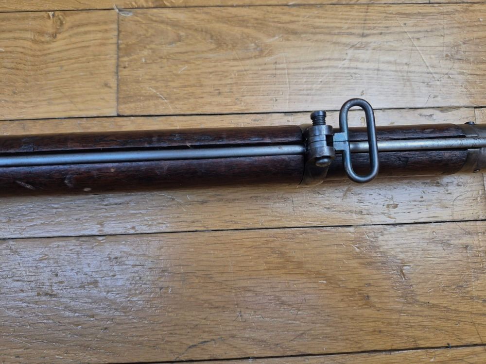 Nieodnaleziony rosyjski karabin regulacyjny Berdan Nr. 1 Model 1868 – Kal. 4,2 Linii – Ekstremalnie rzadkie wyprodukowane przez Colt Hartford w latach 1869/70 – Tylko 30 000 broni – Punkt wyjścia dla całego nowoczesnego uzbrojenia rosyjskiego – Orzechowe drewno TBE – Doskonała nienauszona mechanika – Piękne brązowienie i marmoryzacja w zamku – Wspaniały luf – Doskonały stan ogólny – Jedna z największych rzadkości regulacyjnego uzbrojenia XIX wieku – TBE++!, zdjęcie 16 z 39