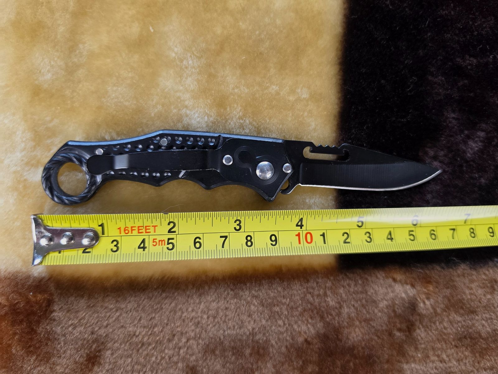 Couteau pliant tactique Karambit à une main (noir) avec anneau pour doigt et clip ceinture, image 4 sur 5