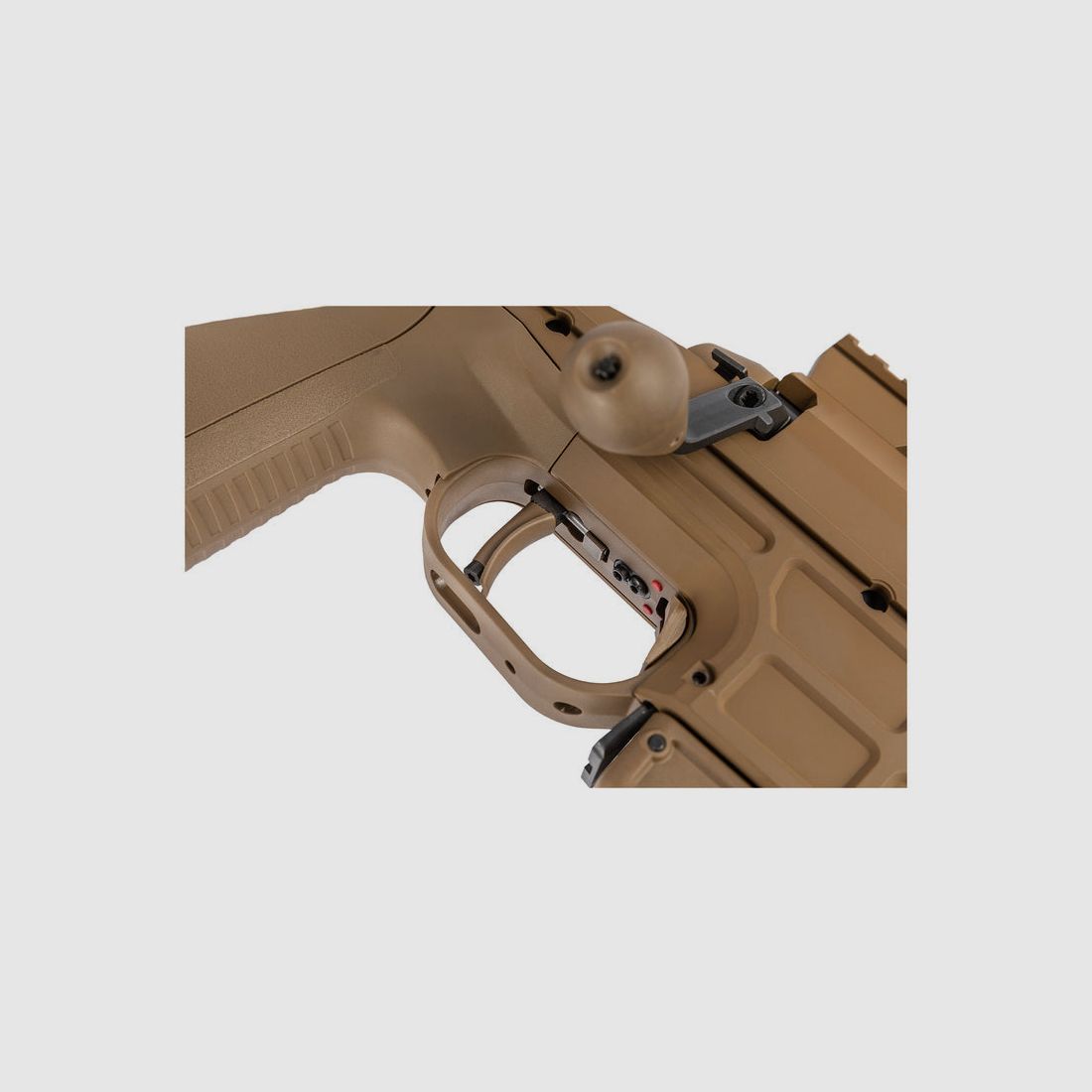 SAKO TRG M10 .300 Norma Mag., field drab Cerakote, Lauflänge 27" 22mm kanneliert mit Mündungsbremse, Druckpunktabzug, 30 MOA M-LOK, Alu/Synthetikschaft klappbar mit verstellbarer Backe in field drab, 7 Schuss, MG M18X1, Bild 4 von 5