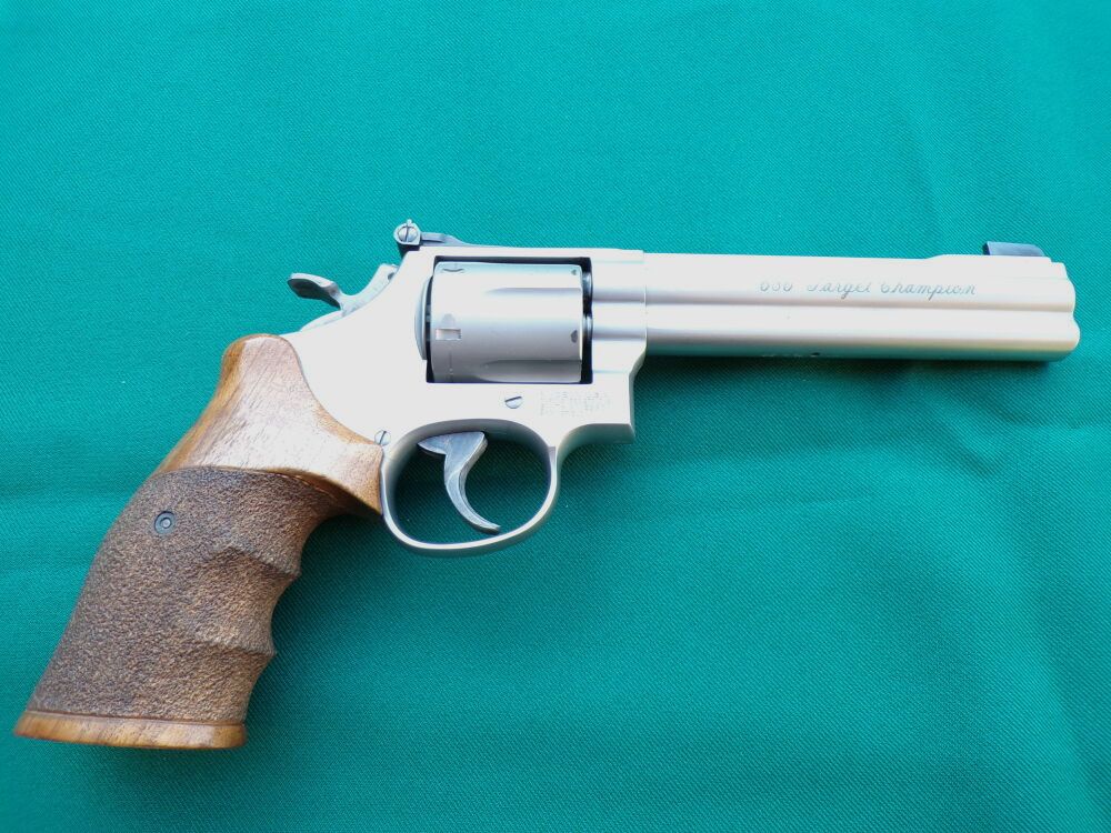 Smith & Wesson 686-4 Target Champion