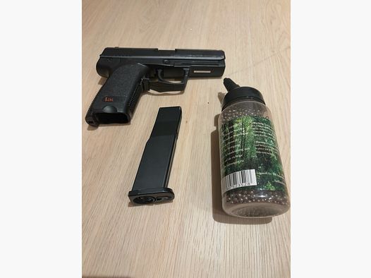 Umarex H&K USP 4.5 mm CO₂ air pistol incl. magazine & approx. 3,000 steel BBs