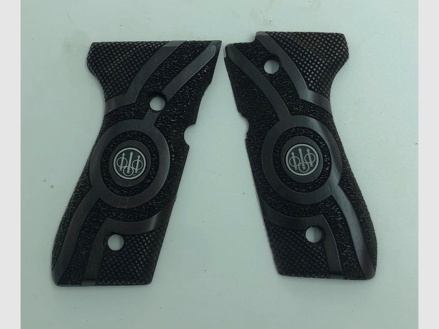 BERETTA Par de Empuñaduras de Madera Bordadas